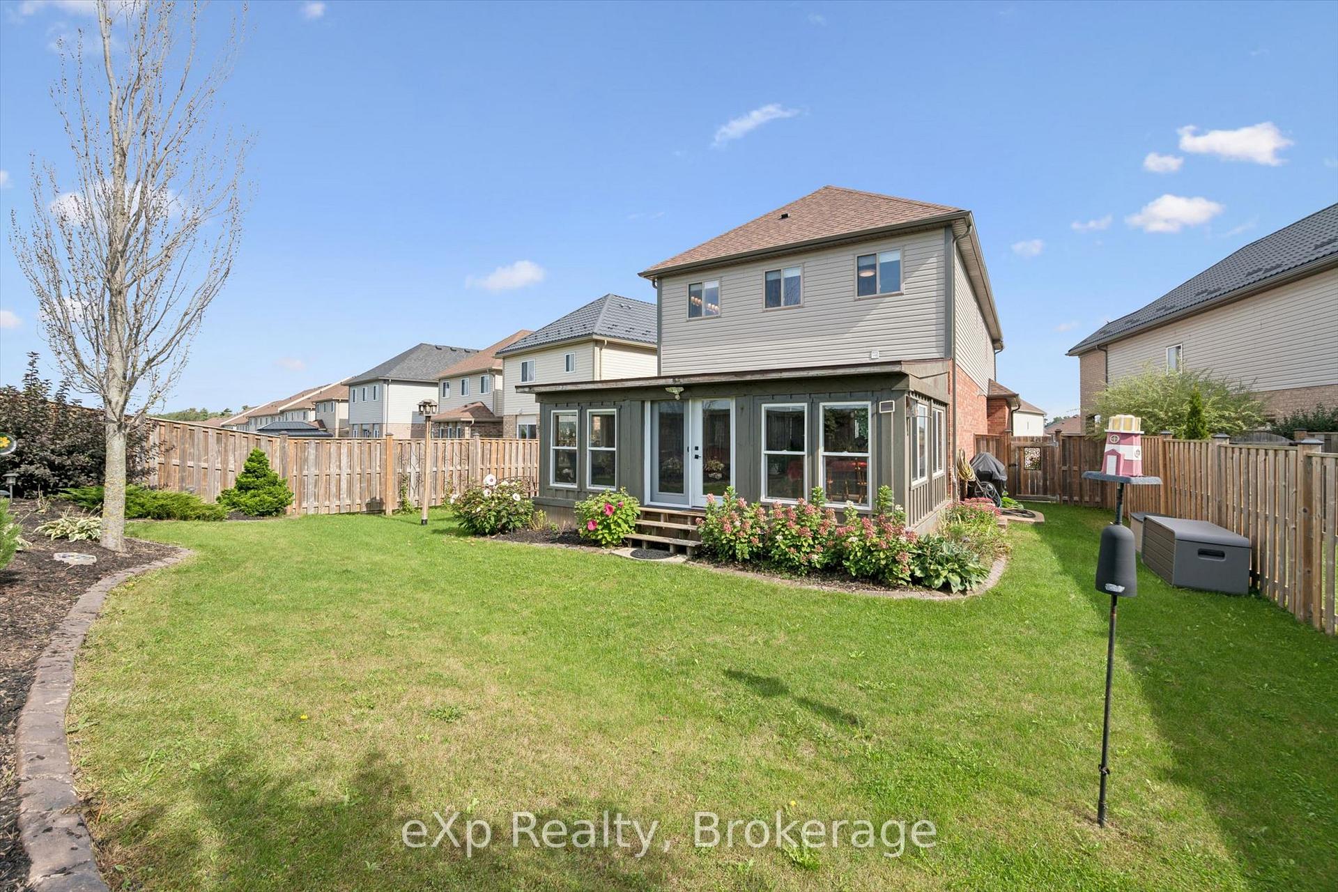 Photo 35 of 82 Drone Crescent, Guelph, Willow West/Sugarbush/West Acres — HOMEH
