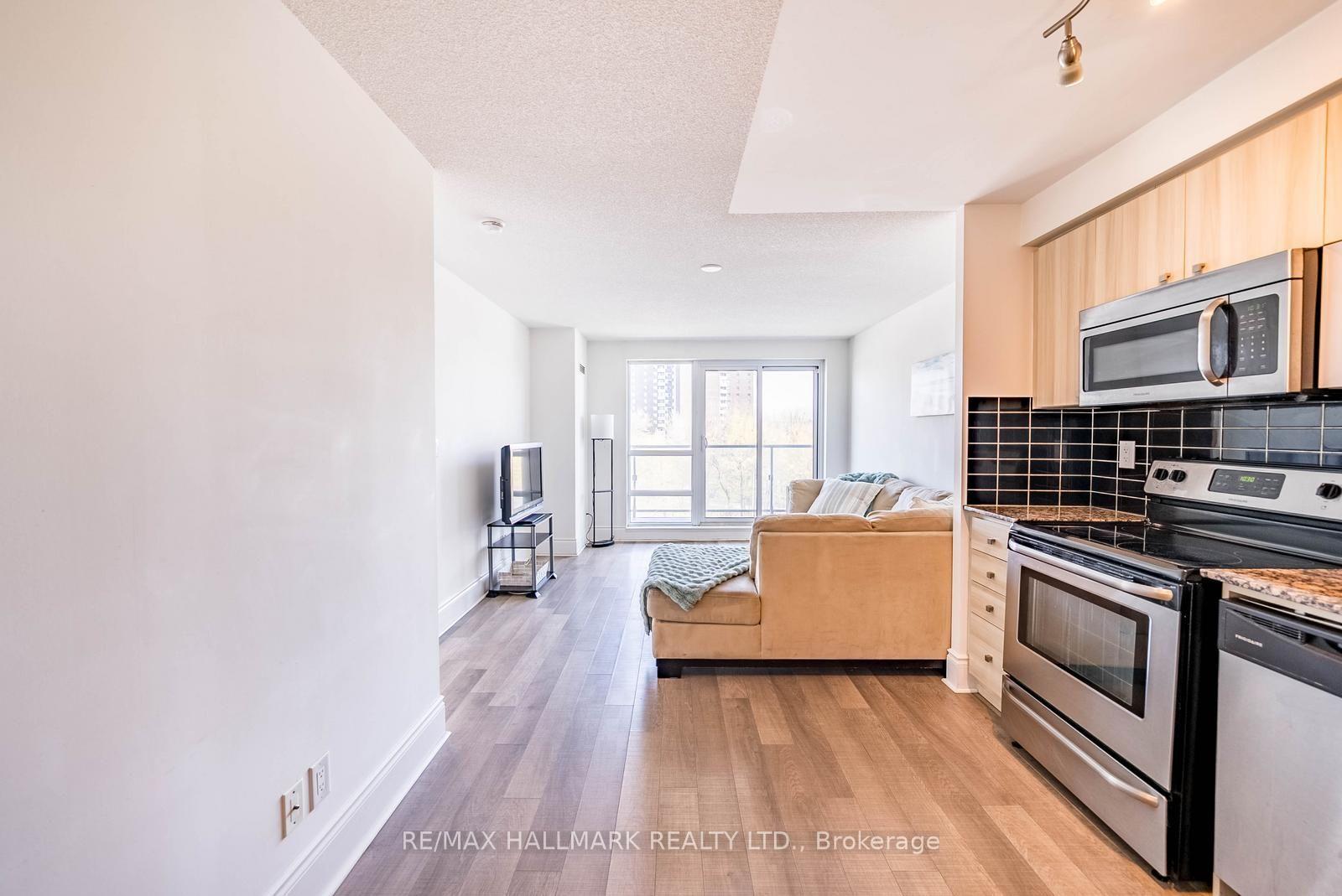 Photo 6 of Unit 407, 2015 Sheppard Avenue E, North York, Henry Farm — HOMEH