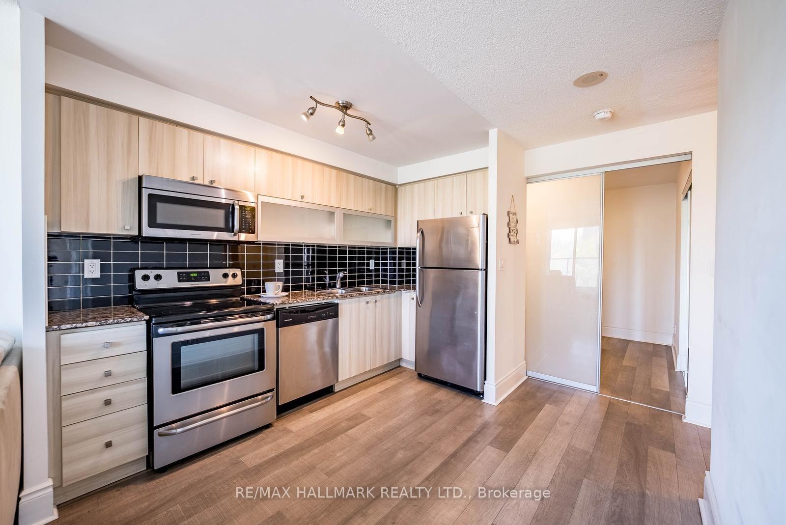 Photo 7 of Unit 407, 2015 Sheppard Avenue E, North York, Henry Farm — HOMEH