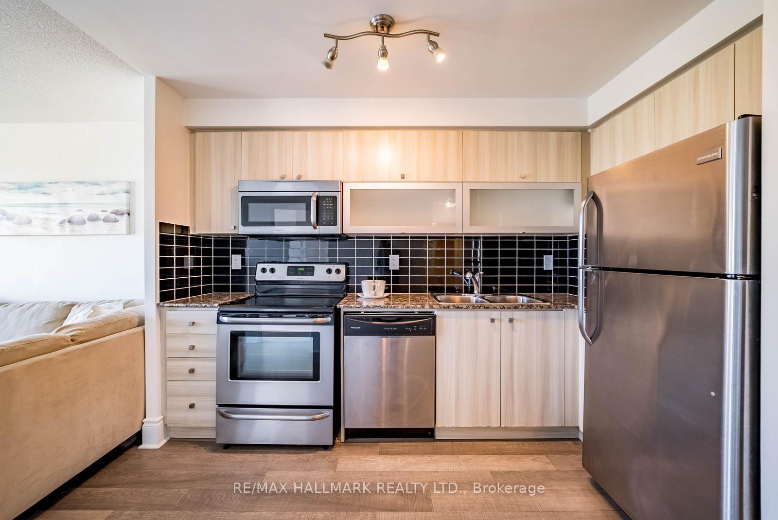 Photo 8 of Unit 407, 2015 Sheppard Avenue E, North York, Henry Farm — HOMEH