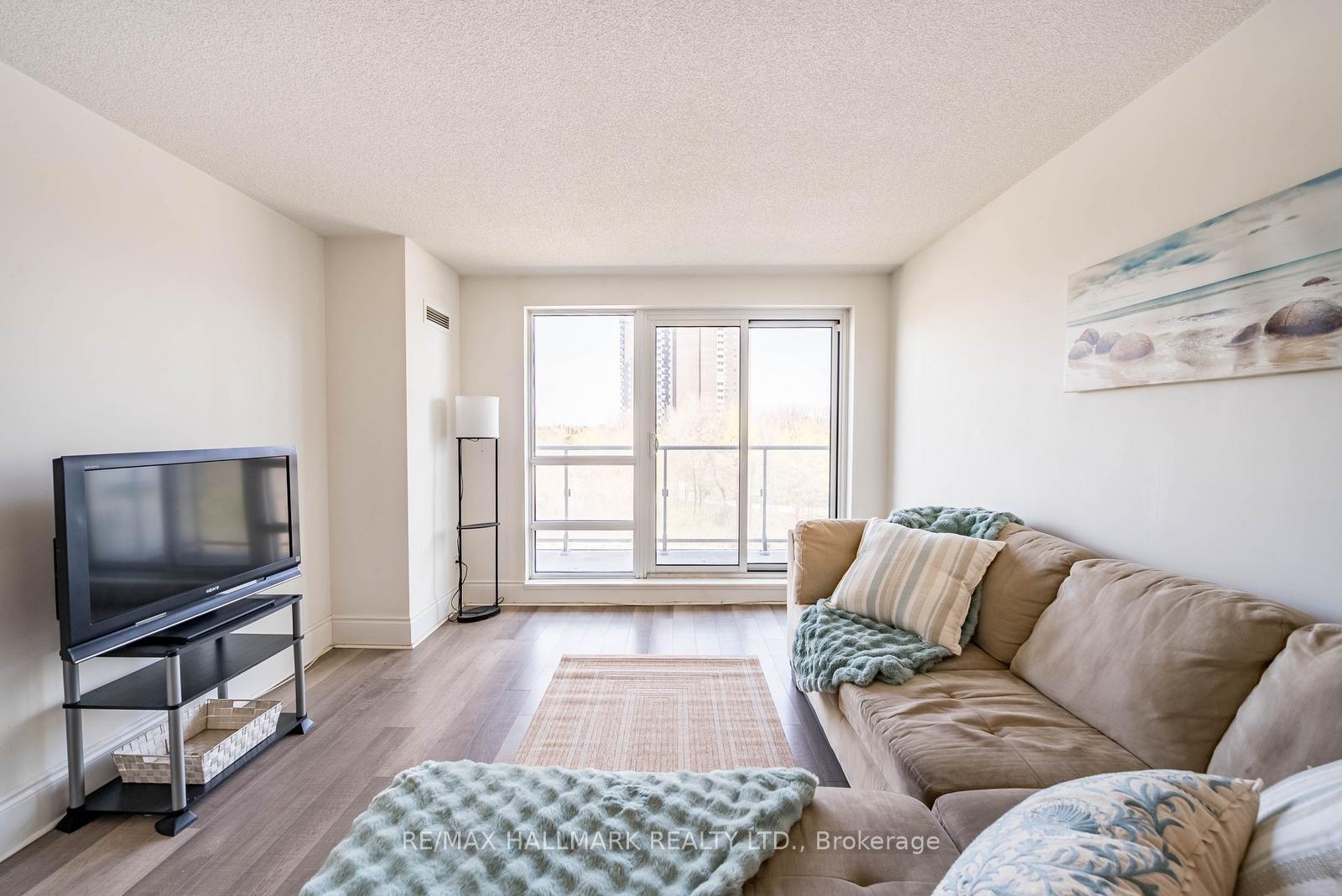 Photo 10 of Unit 407, 2015 Sheppard Avenue E, North York, Henry Farm — HOMEH