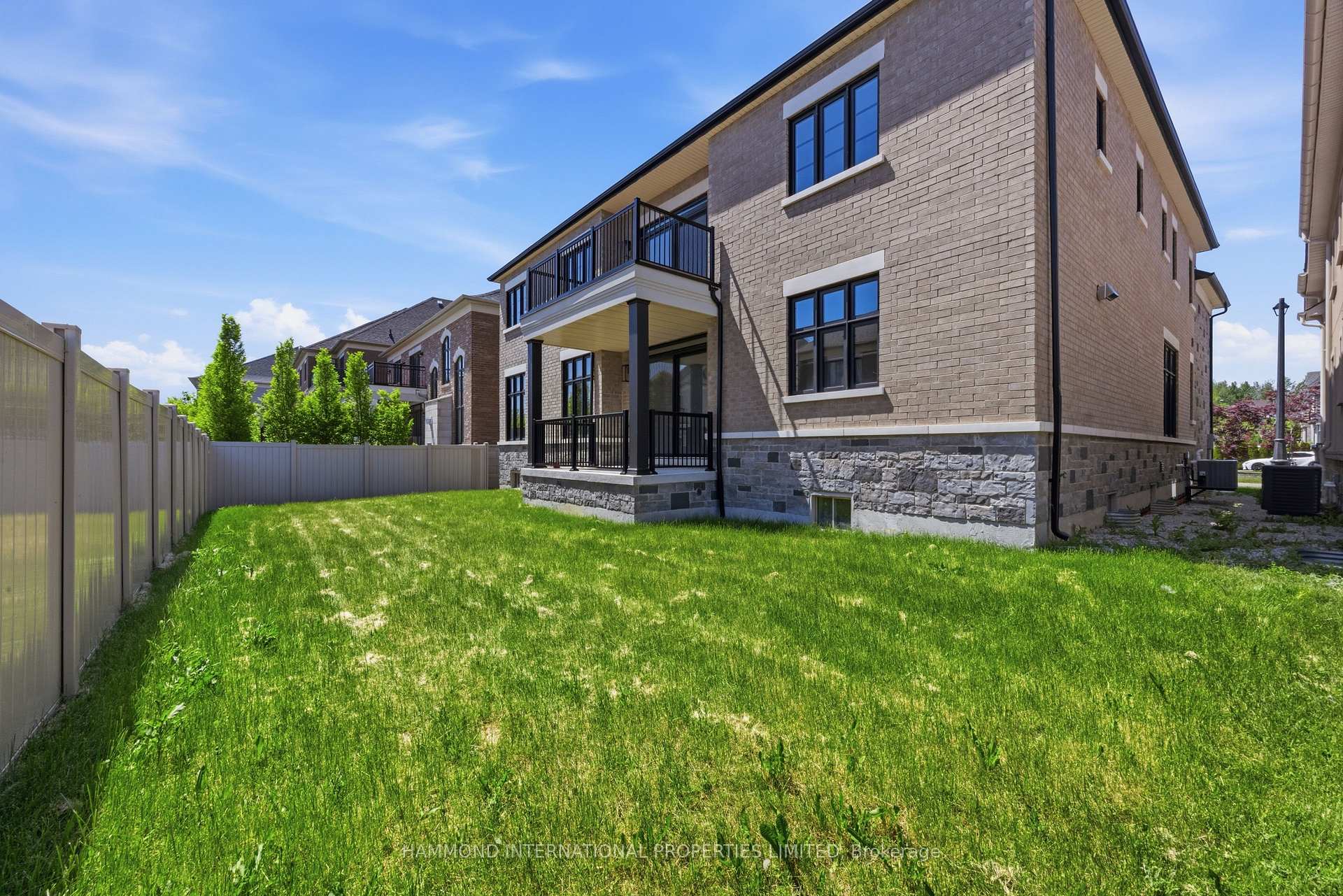Photo 5 of 19 Little Celeste Court, Vaughan, Patterson — HOMEH