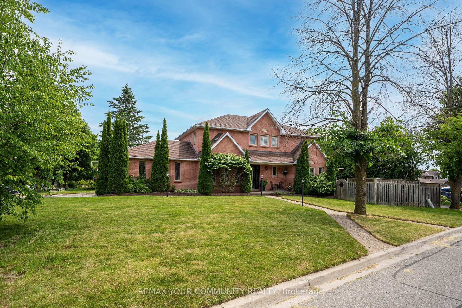 Photo 4 of 68 Autumn Way, Aurora, Aurora Heights — HOMEH