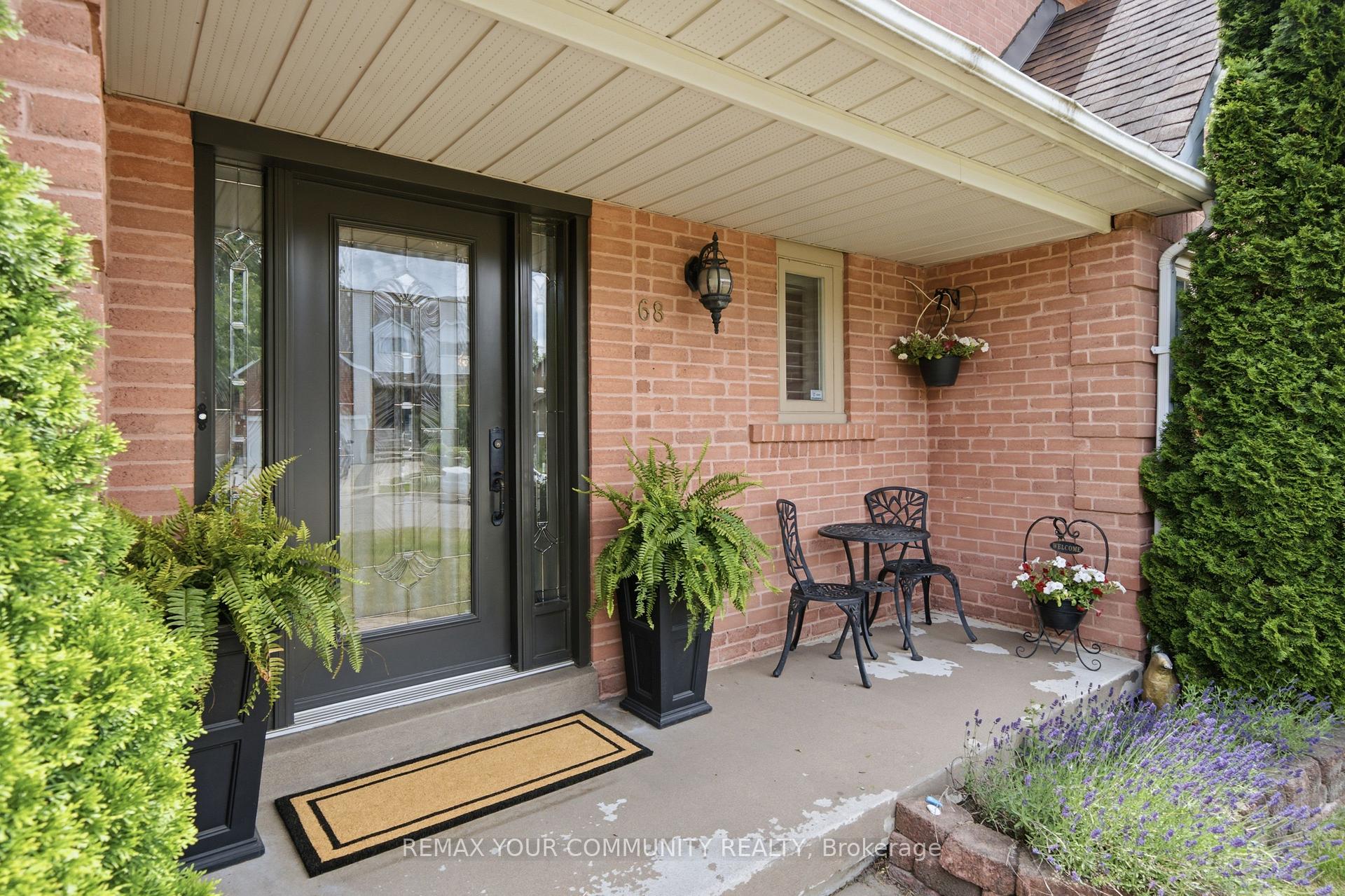 Photo 5 of 68 Autumn Way, Aurora, Aurora Heights — HOMEH