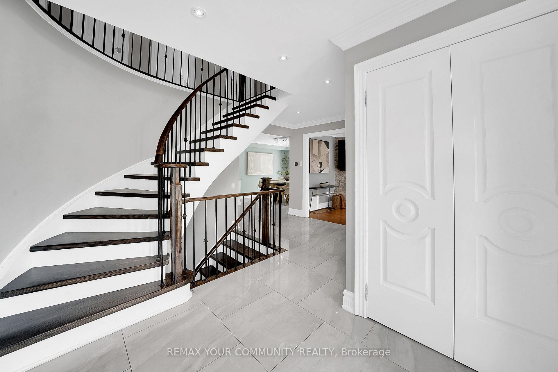 Photo 6 of 68 Autumn Way, Aurora, Aurora Heights — HOMEH