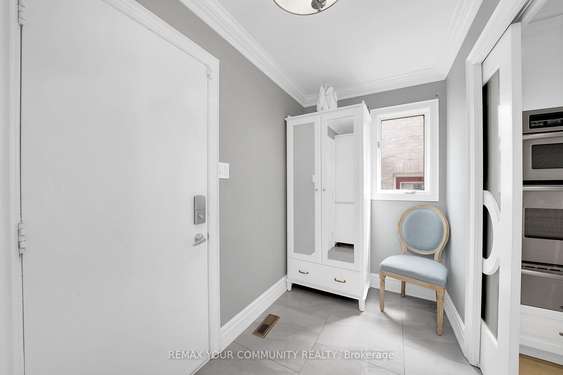 Photo 10 of 68 Autumn Way, Aurora, Aurora Heights — HOMEH