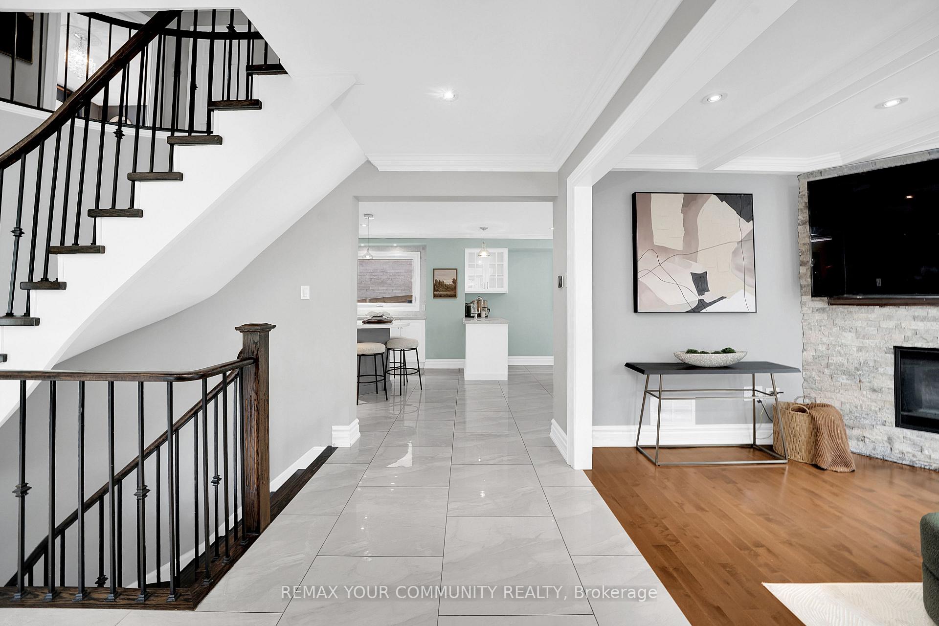 Photo 13 of 68 Autumn Way, Aurora, Aurora Heights — HOMEH