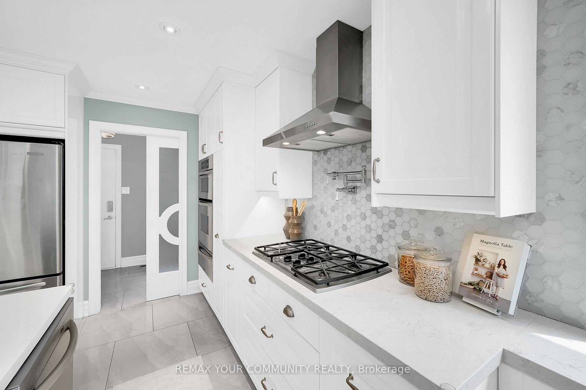 Photo 16 of 68 Autumn Way, Aurora, Aurora Heights — HOMEH
