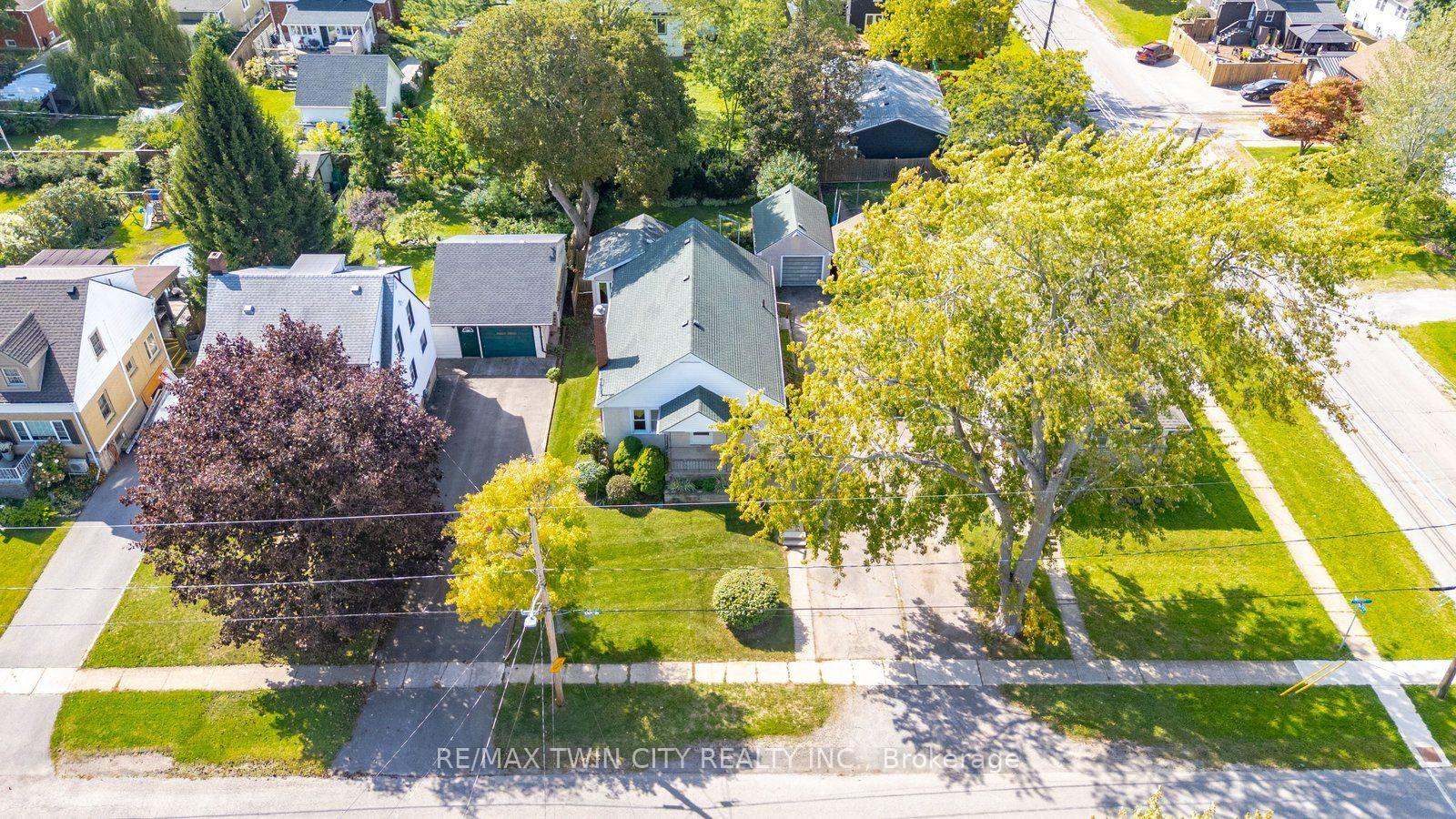 Photo 4 of 86 Forest Avenue, Port Colborne, Sugarloaf — HOMEH