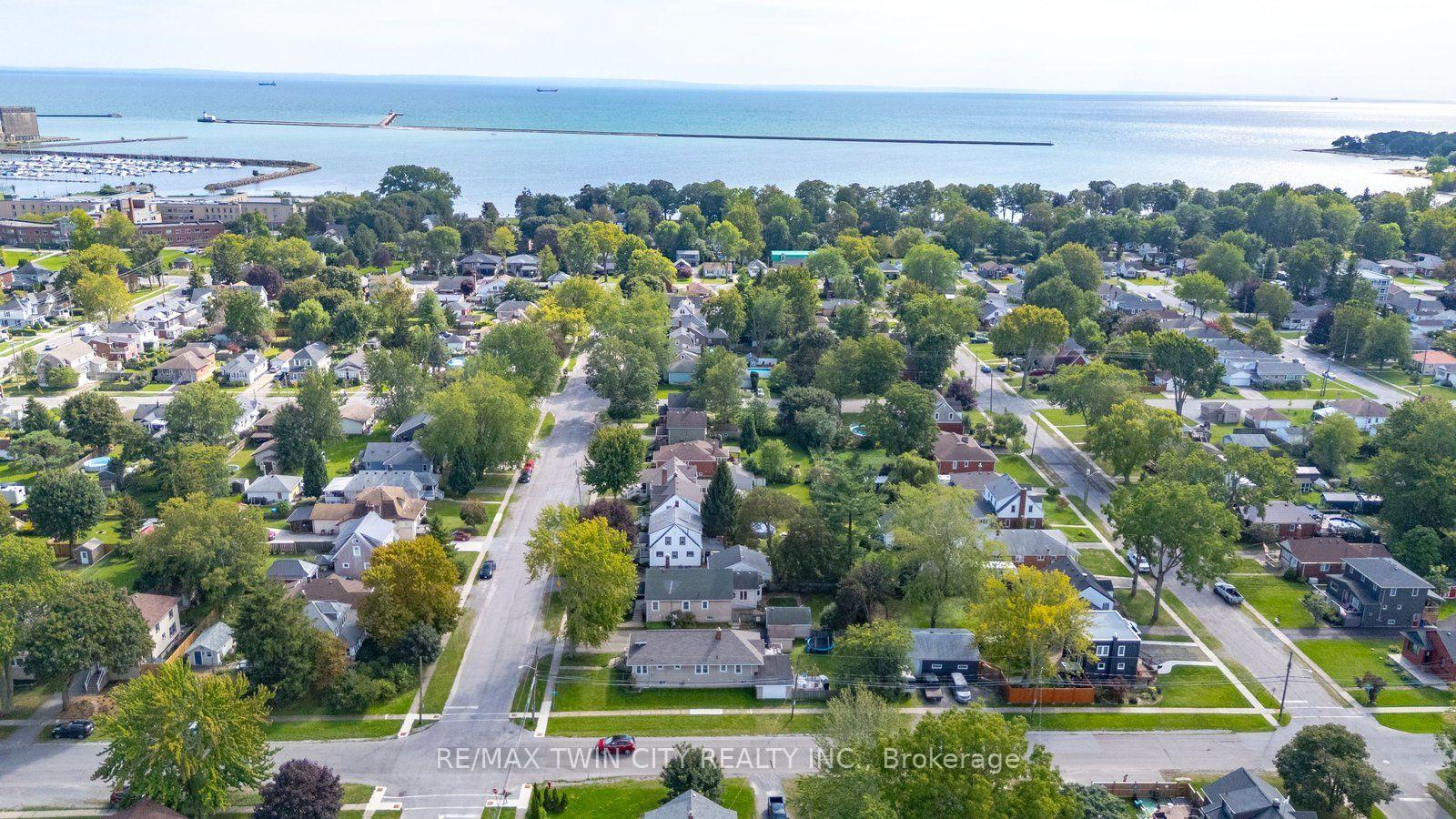 Photo 6 of 86 Forest Avenue, Port Colborne, Sugarloaf — HOMEH
