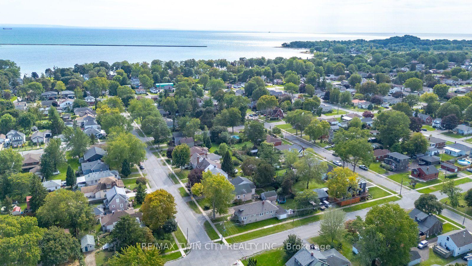 Photo 7 of 86 Forest Avenue, Port Colborne, Sugarloaf — HOMEH