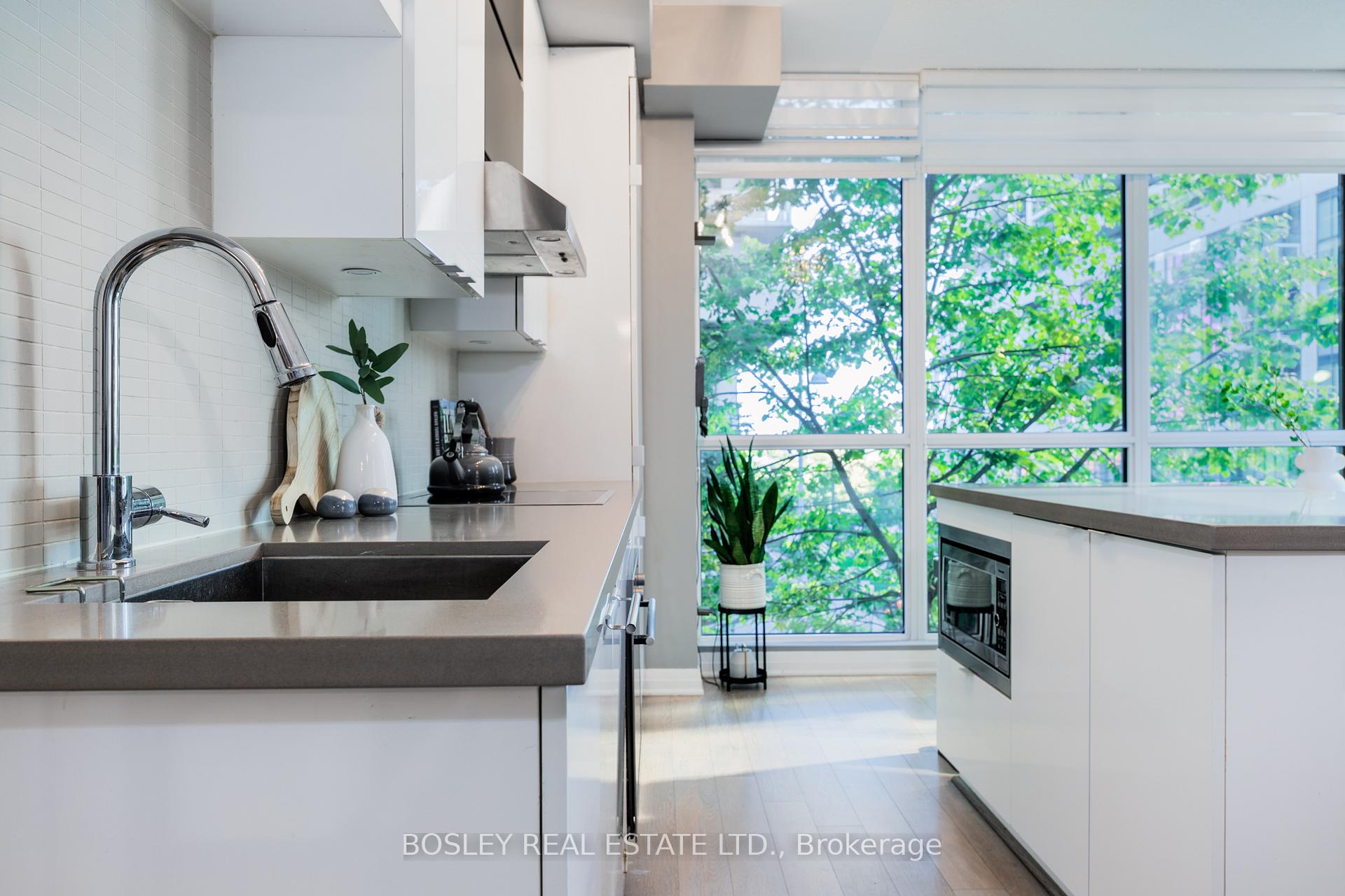 Photo 2 of Unit 215, 60 Annie Craig Drive, Etobicoke, Mimico — HOMEH