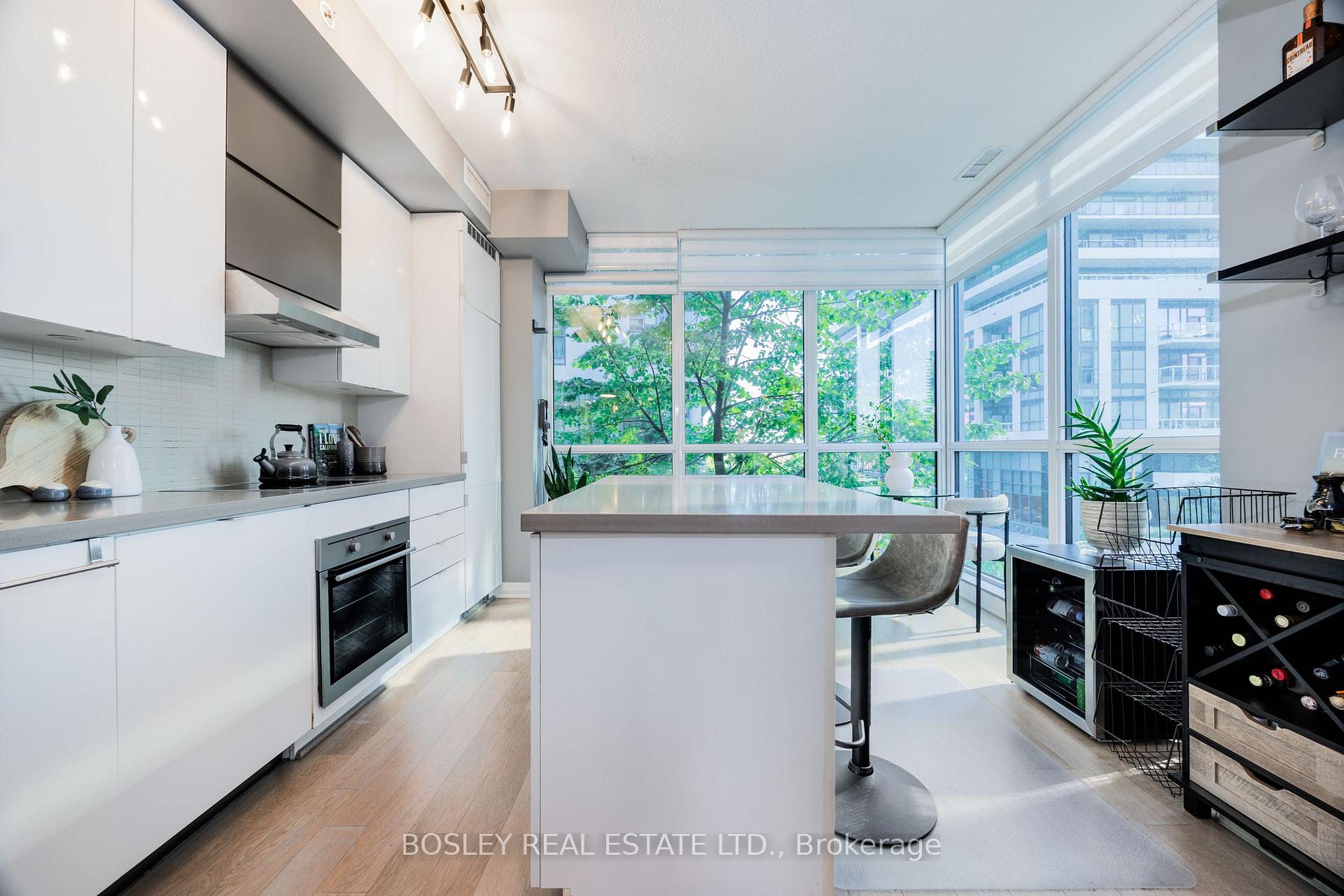 Photo 3 of Unit 215, 60 Annie Craig Drive, Etobicoke, Mimico — HOMEH