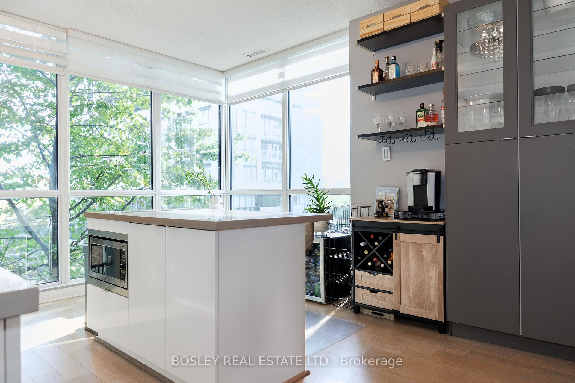 Photo 4 of Unit 215, 60 Annie Craig Drive, Etobicoke, Mimico — HOMEH