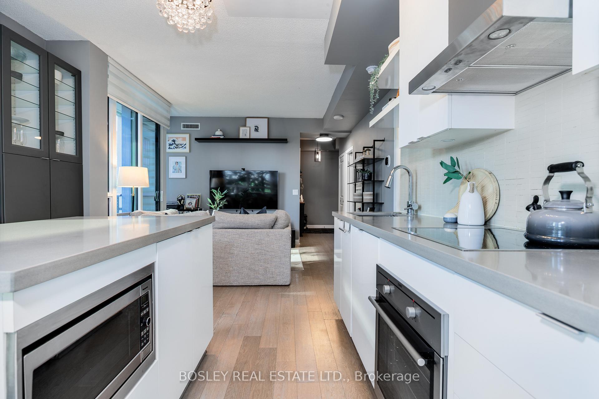 Photo 6 of Unit 215, 60 Annie Craig Drive, Etobicoke, Mimico — HOMEH