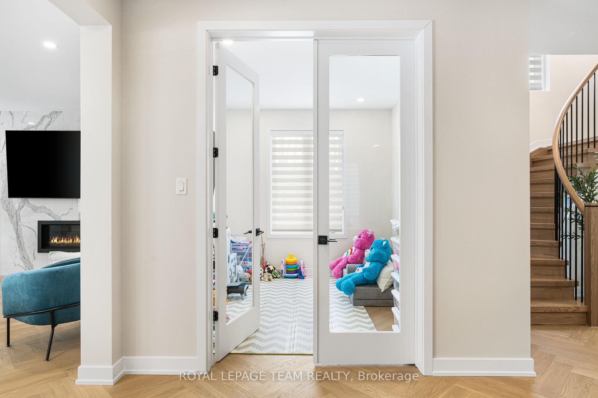 Photo 13 of 649 Bridgeport Avenue, Ottawa, Mahogany Community — HOMEH
