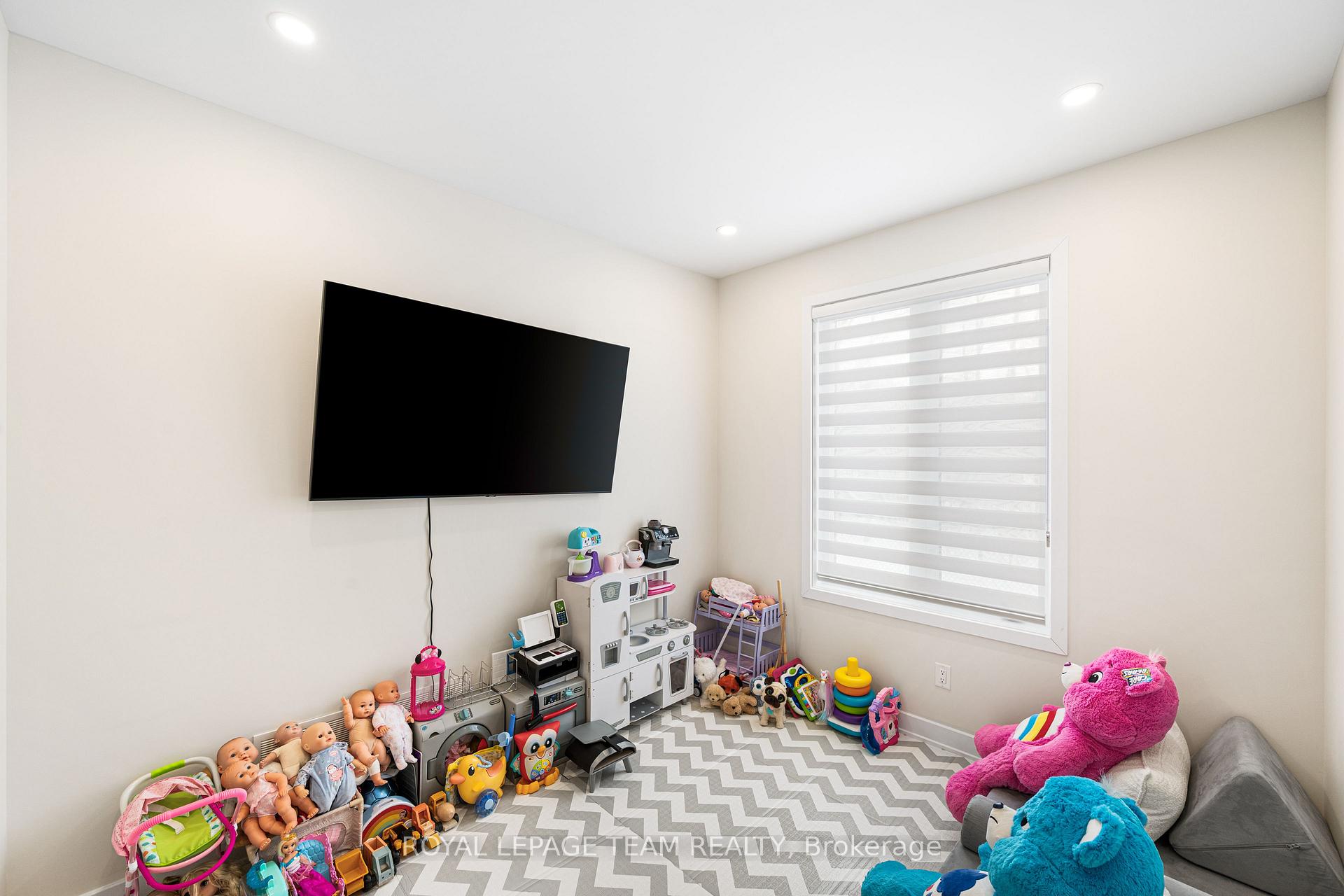 Photo 14 of 649 Bridgeport Avenue, Ottawa, Mahogany Community — HOMEH