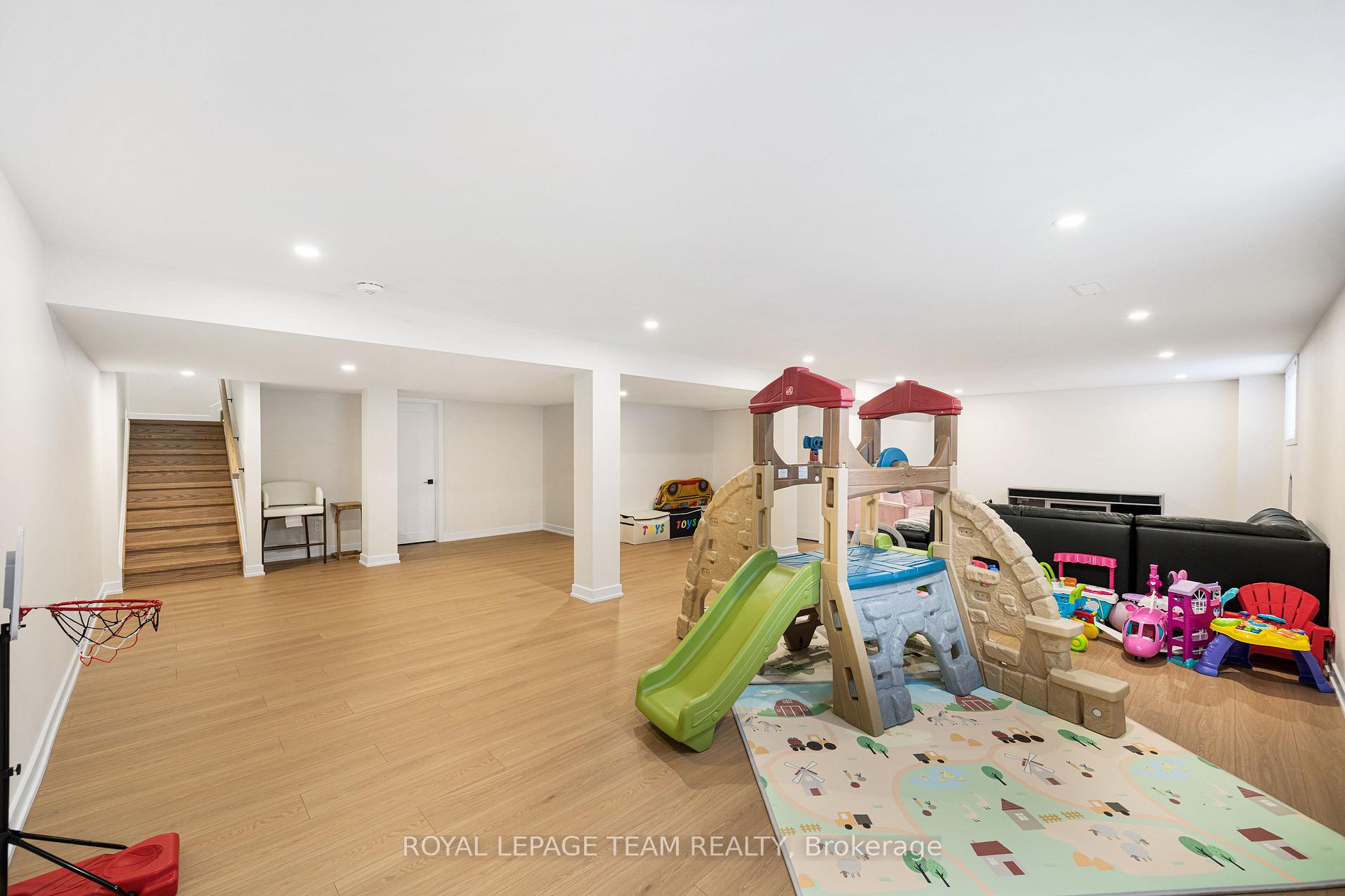 Photo 47 of 649 Bridgeport Avenue, Ottawa, Mahogany Community — HOMEH