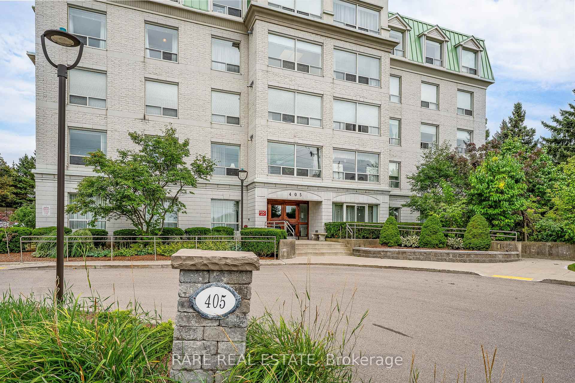 Photo 2 of Unit 403, 405 Erb Street W, Waterloo, Maple Hills — HOMEH