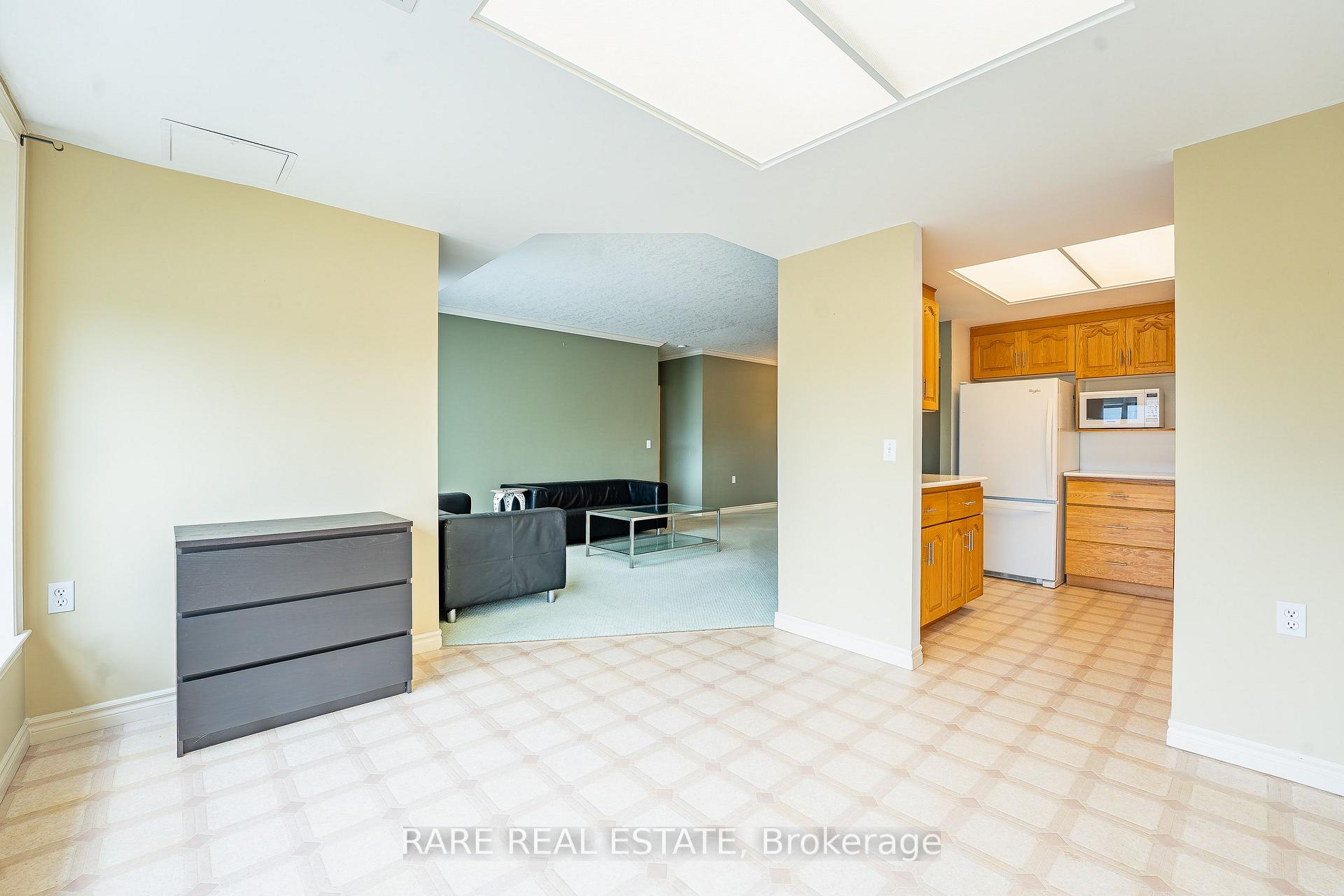 Photo 13 of Unit 403, 405 Erb Street W, Waterloo, Maple Hills — HOMEH