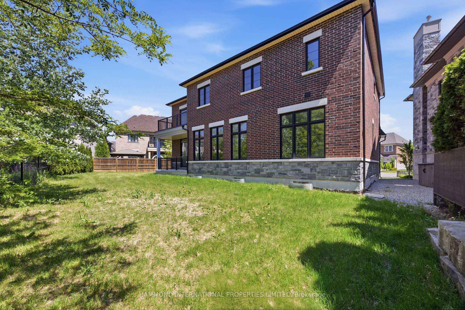 Photo 4 of 28 Little Celeste Court, Vaughan, Patterson — HOMEH