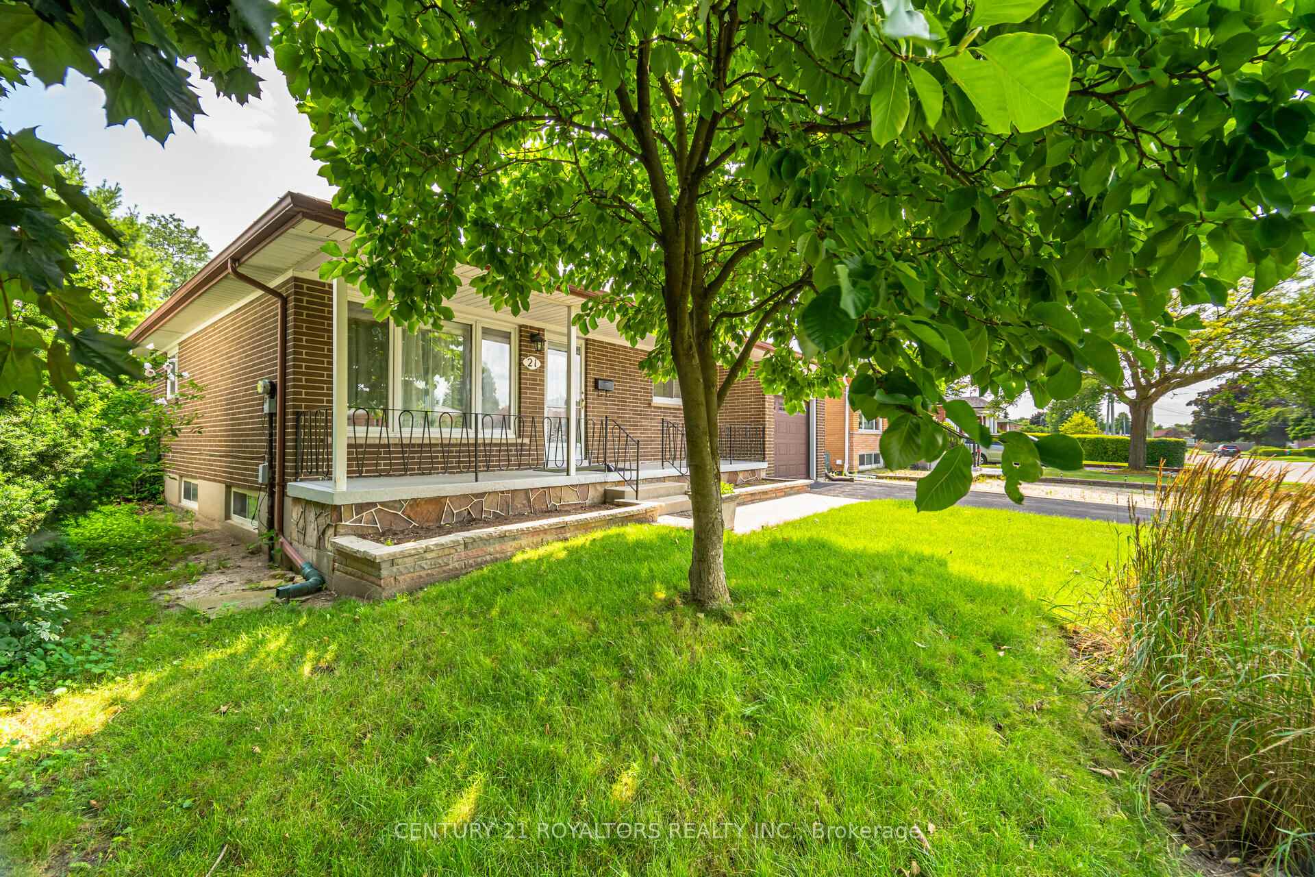 Photo 2 of 21 Jersey Avenue, Brampton, Bram East — HOMEH