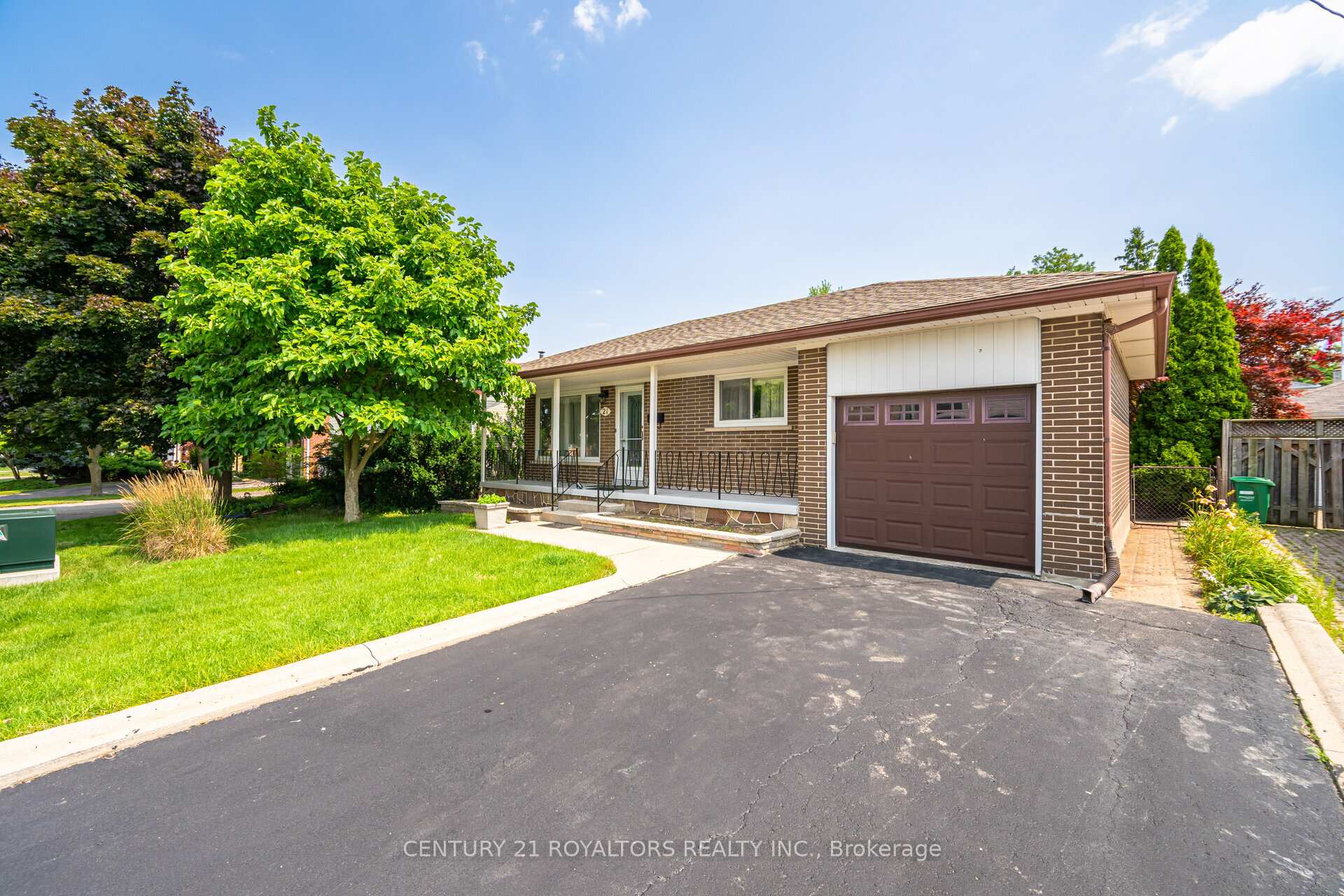 Photo 3 of 21 Jersey Avenue, Brampton, Bram East — HOMEH