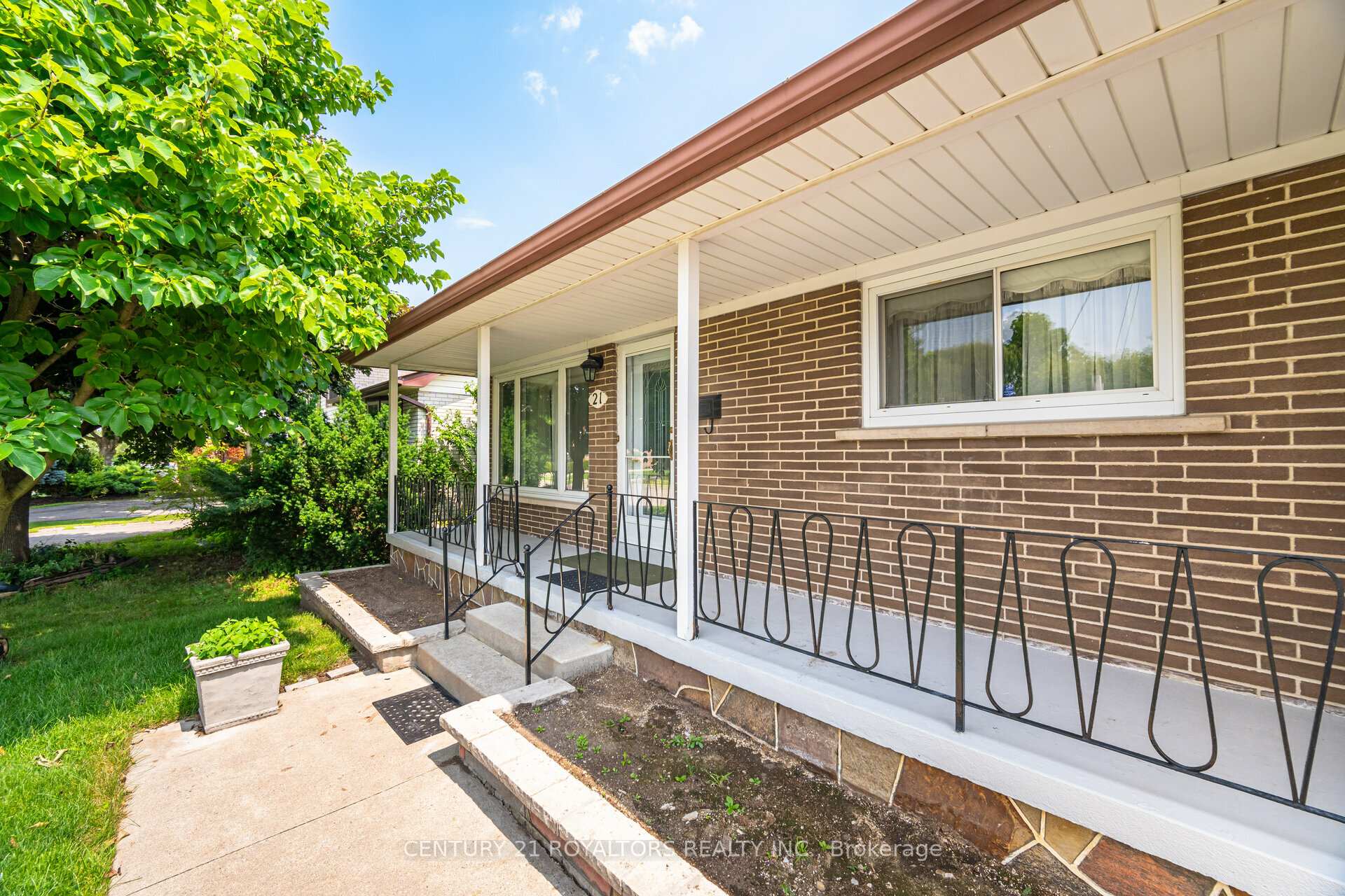 Photo 4 of 21 Jersey Avenue, Brampton, Bram East — HOMEH