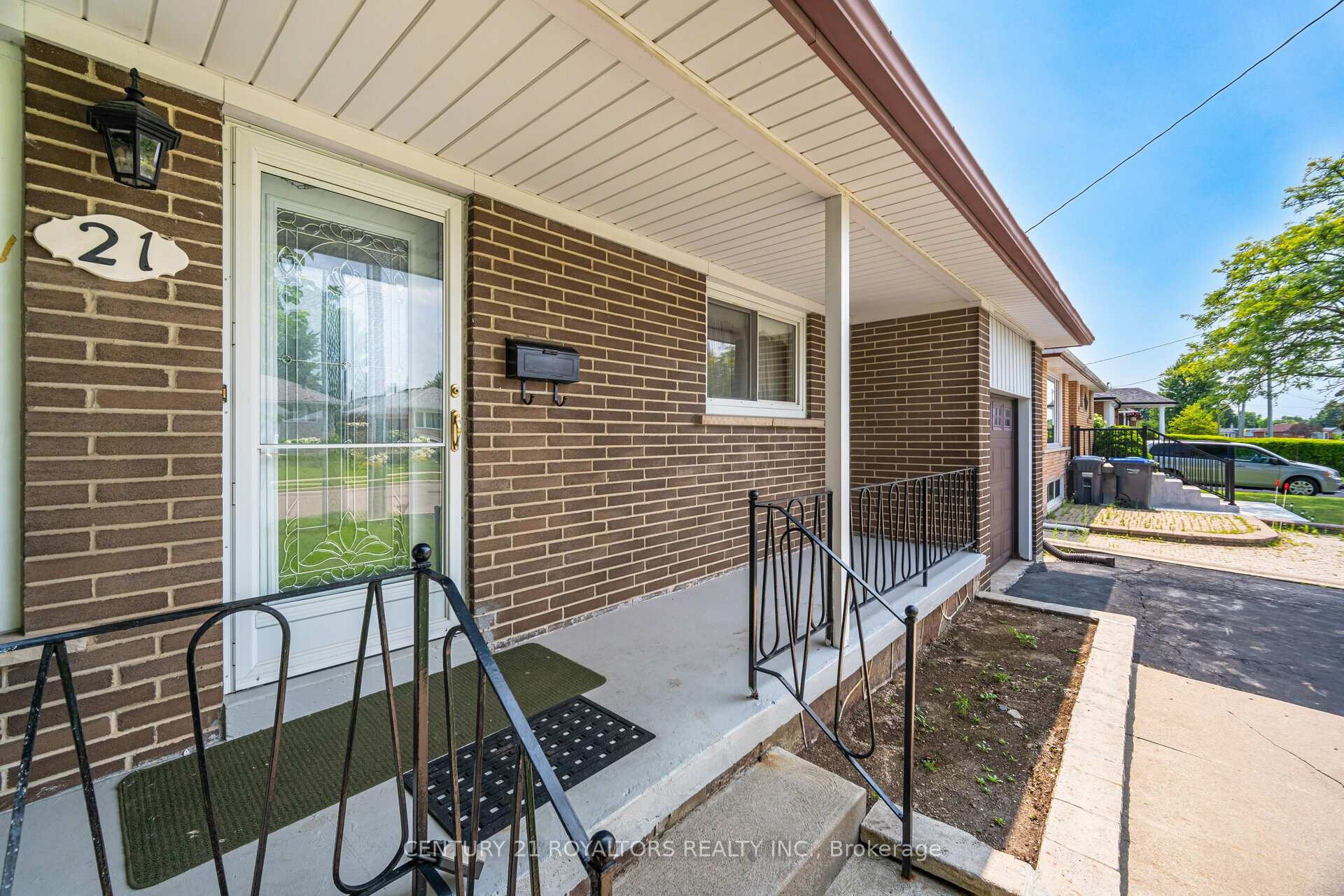 Photo 5 of 21 Jersey Avenue, Brampton, Bram East — HOMEH