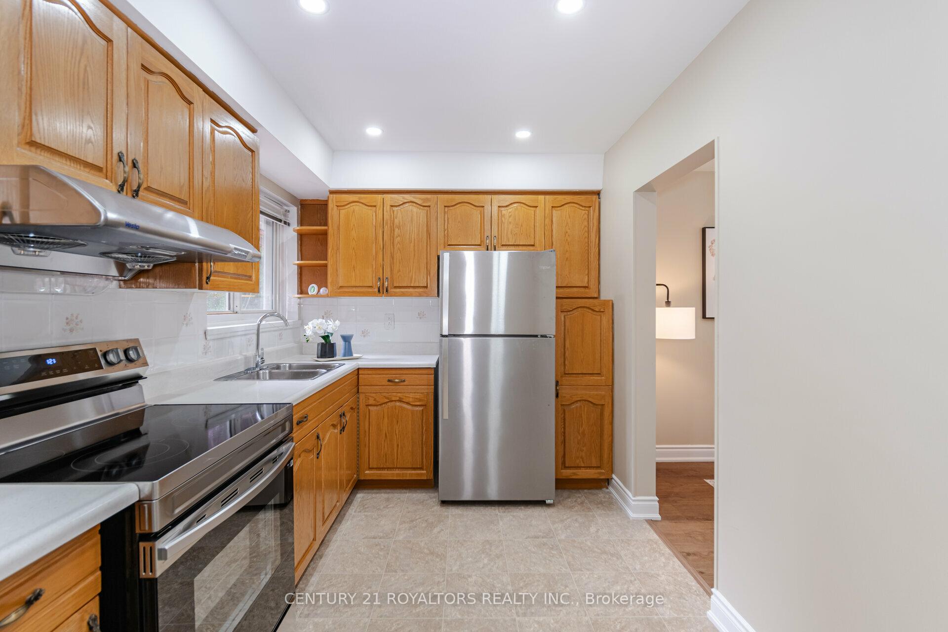 Photo 13 of 21 Jersey Avenue, Brampton, Bram East — HOMEH