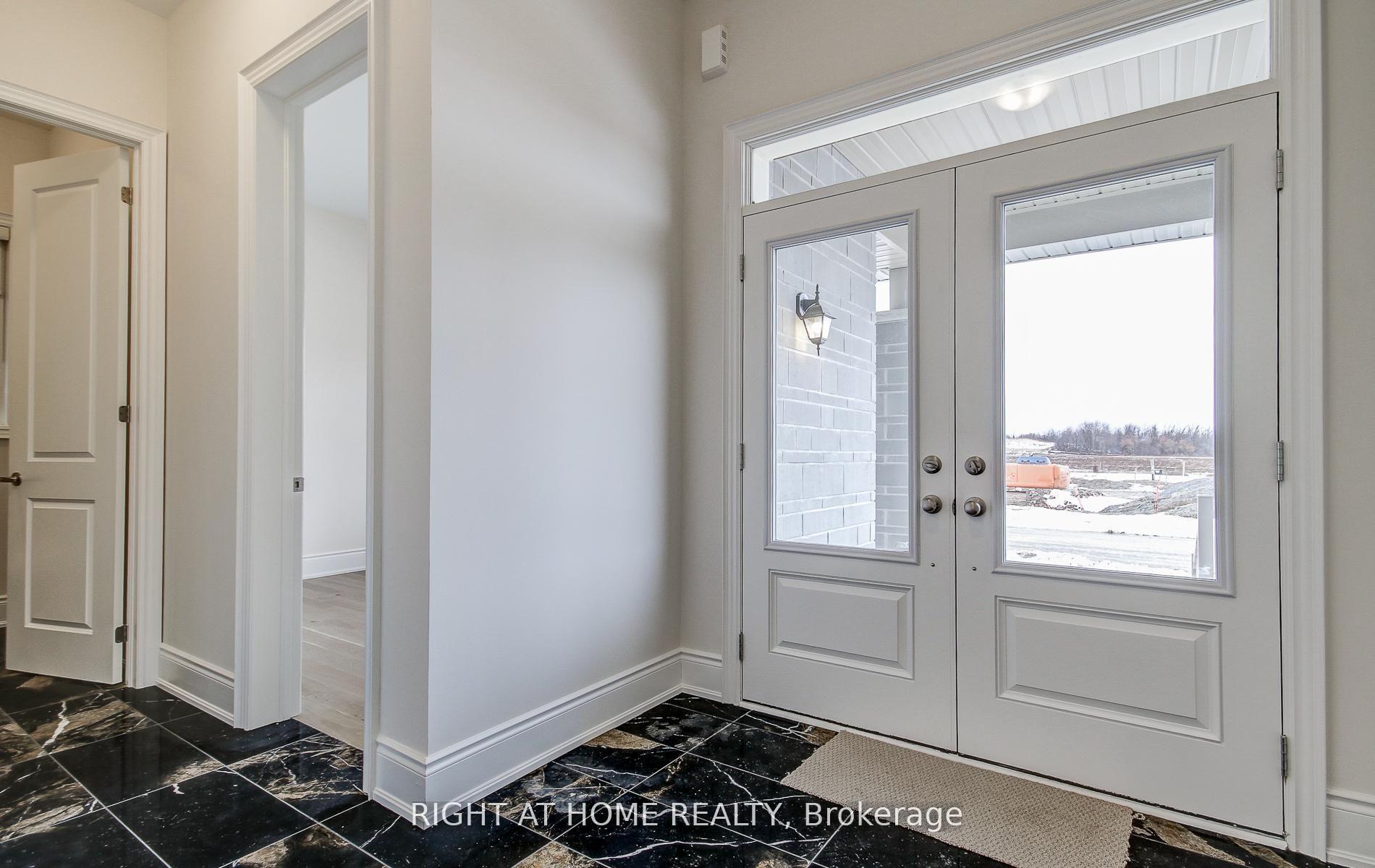 Photo 3 of 51 Lorrain Hand Crescent, Georgina, Keswick South — HOMEH