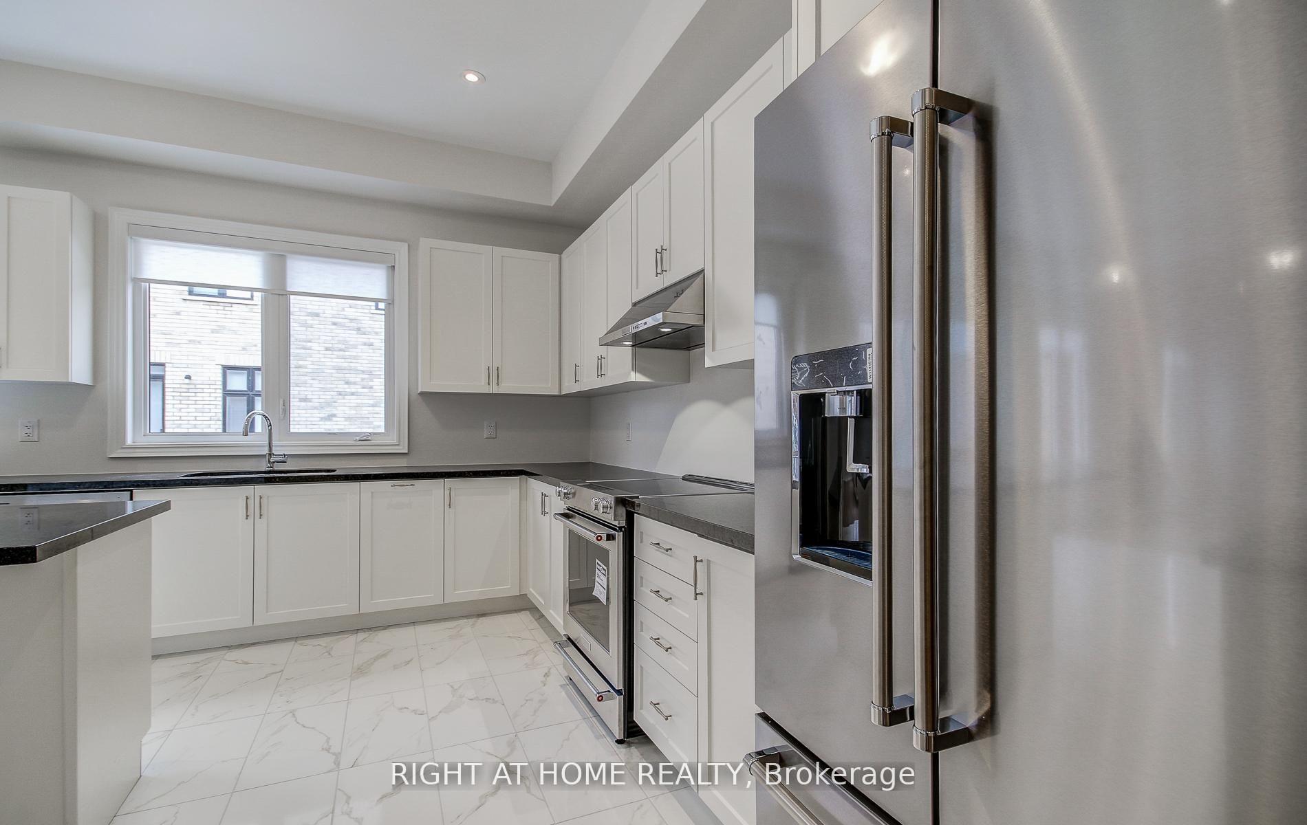 Photo 9 of 51 Lorrain Hand Crescent, Georgina, Keswick South — HOMEH