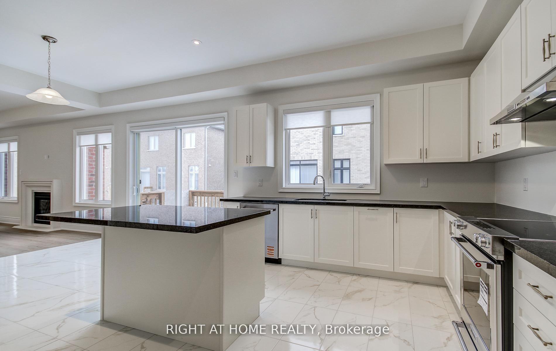 Photo 10 of 51 Lorrain Hand Crescent, Georgina, Keswick South — HOMEH