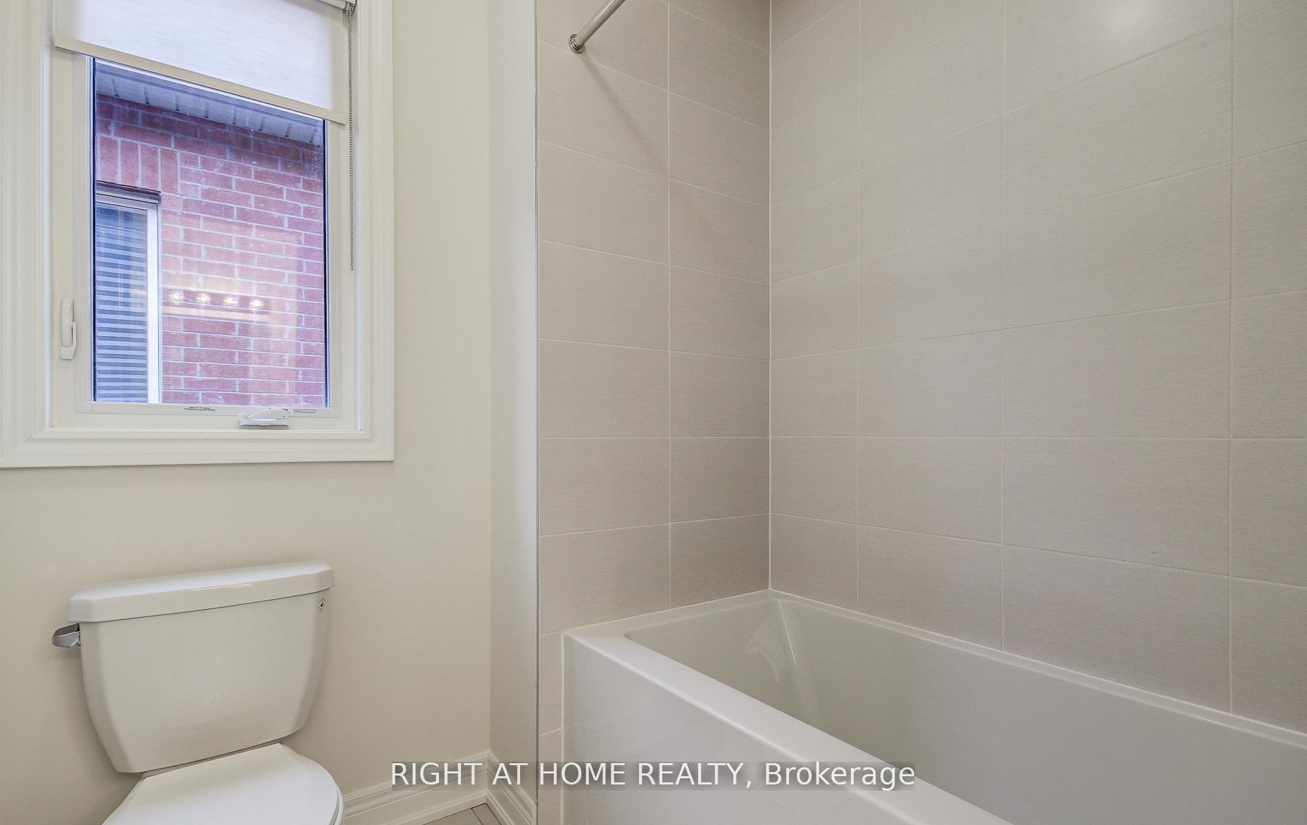 Photo 34 of 51 Lorrain Hand Crescent, Georgina, Keswick South — HOMEH