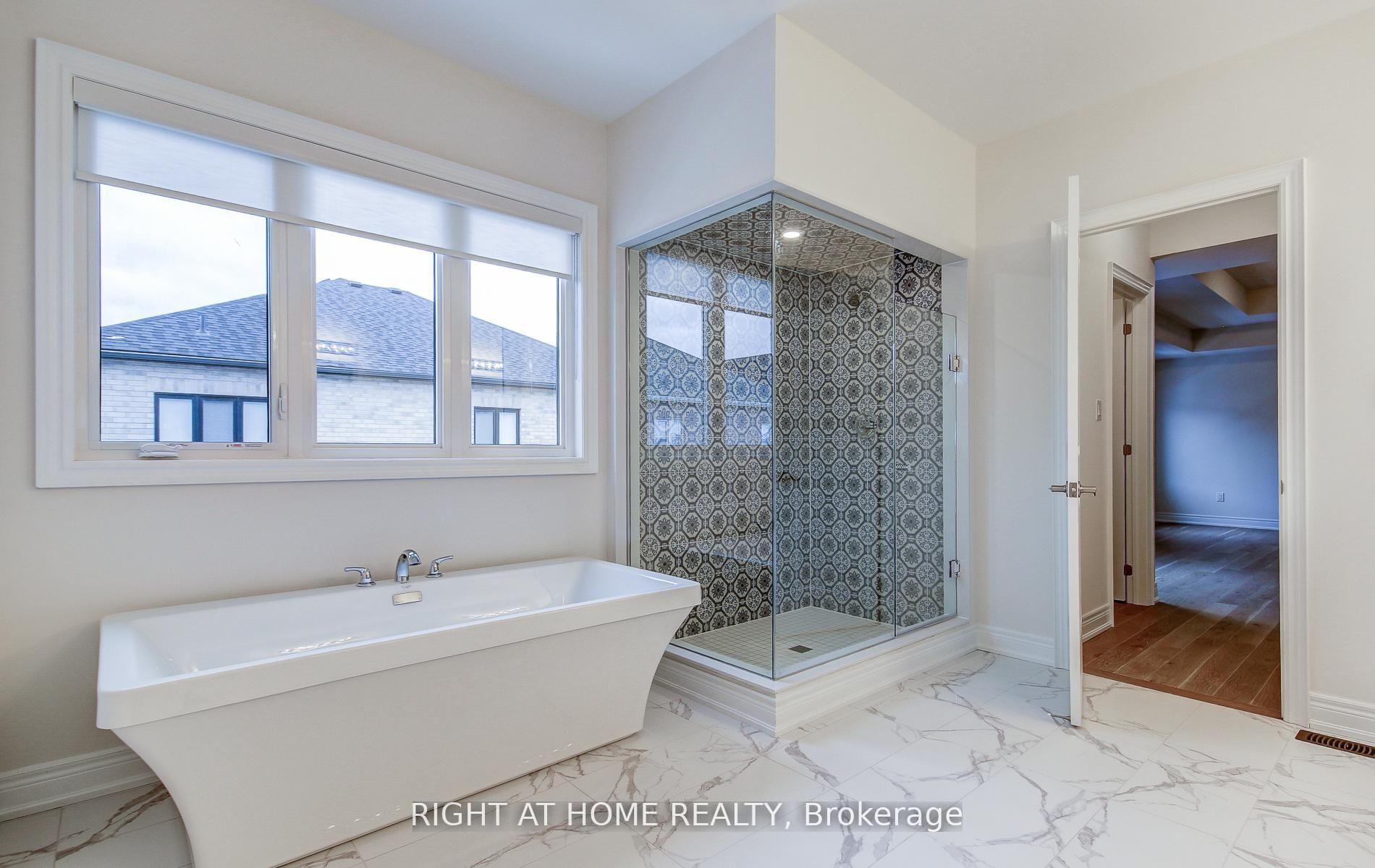 Photo 47 of 51 Lorrain Hand Crescent, Georgina, Keswick South — HOMEH