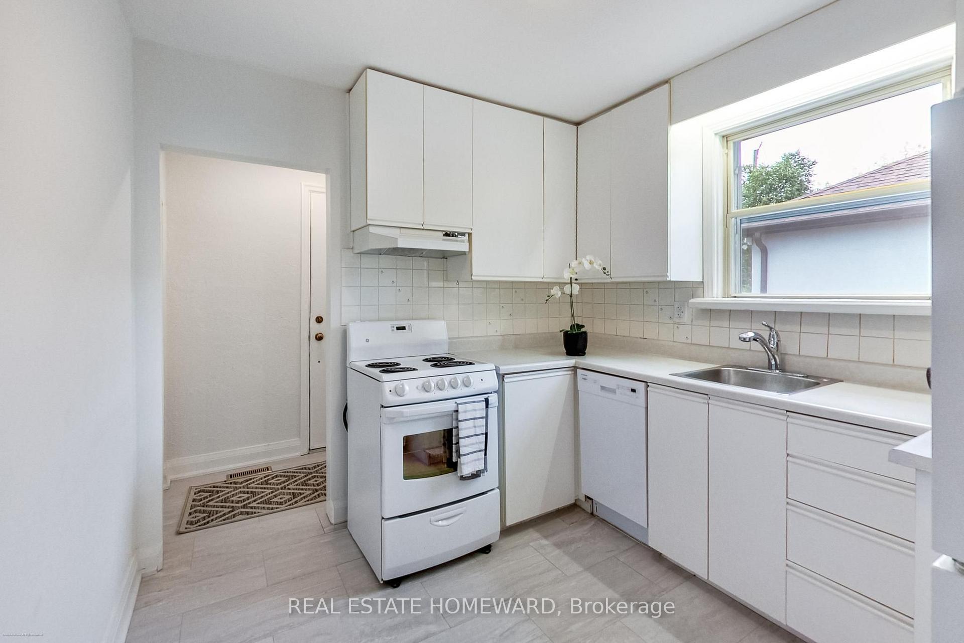 Photo 10 of 1 Bassett Avenue, Scarborough, Clairlea-Birchmount — HOMEH