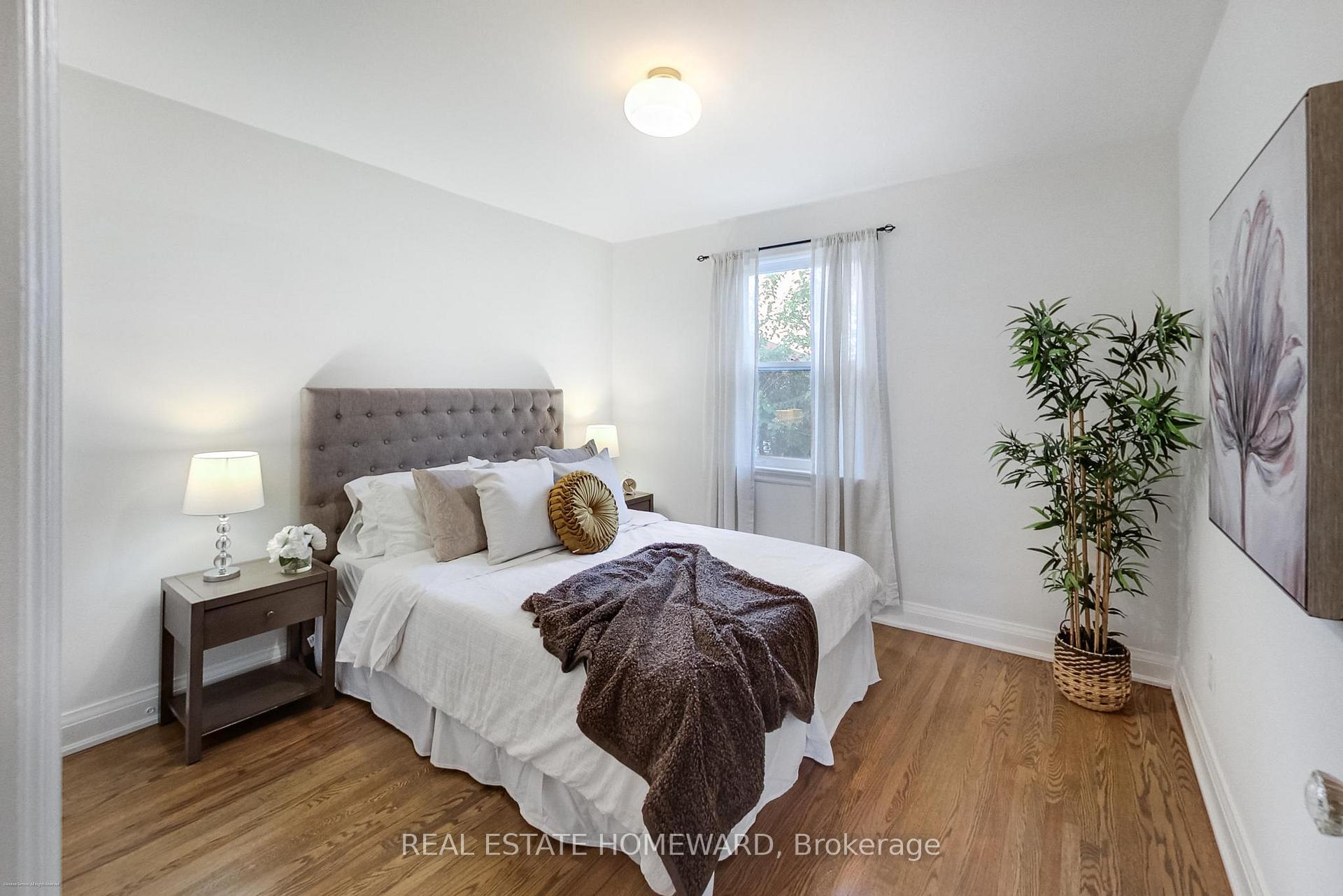 Photo 13 of 1 Bassett Avenue, Scarborough, Clairlea-Birchmount — HOMEH