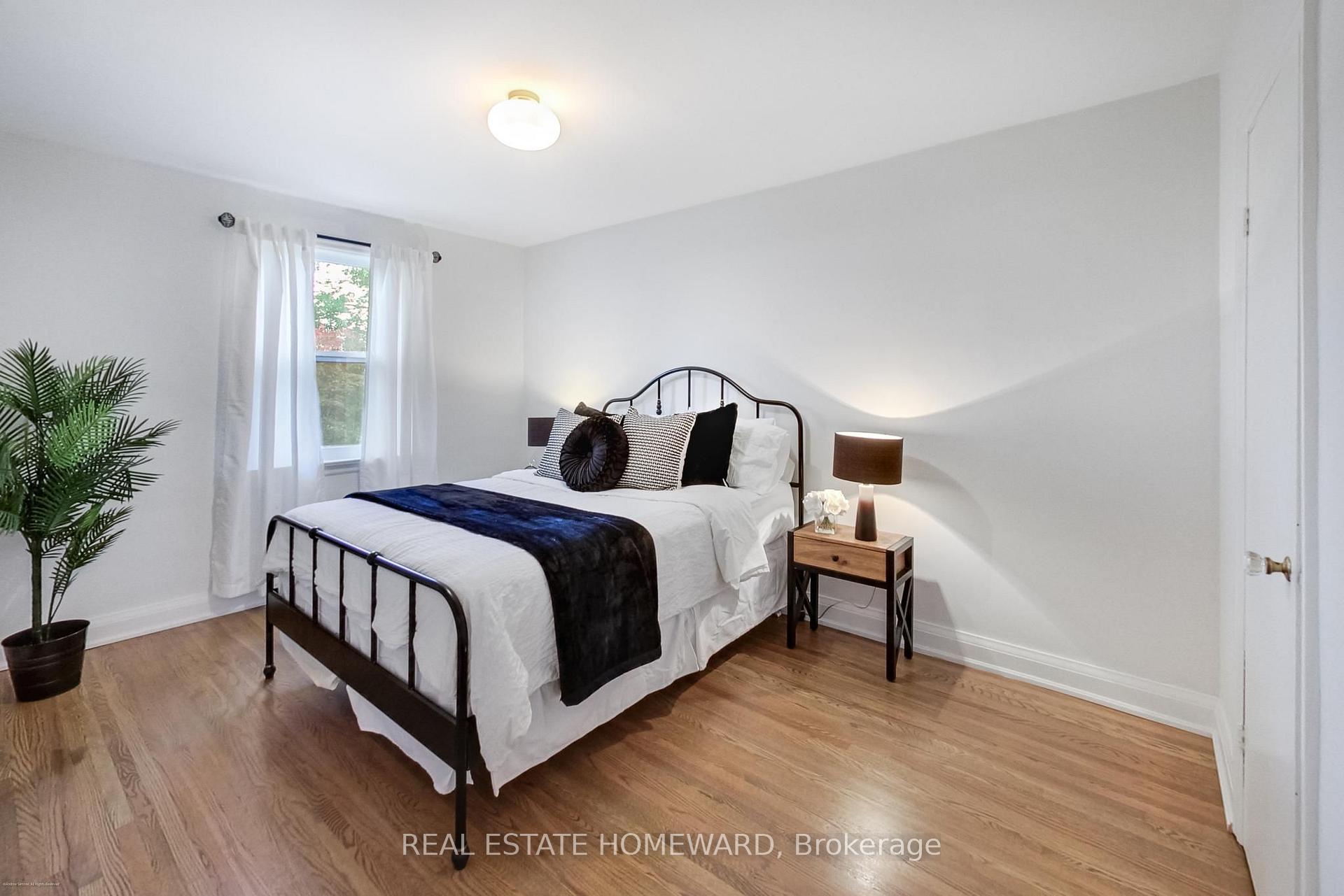 Photo 15 of 1 Bassett Avenue, Scarborough, Clairlea-Birchmount — HOMEH