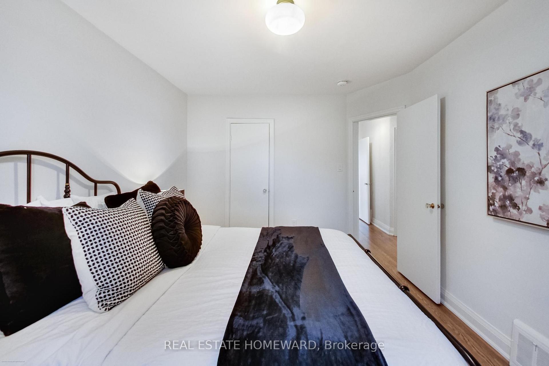 Photo 16 of 1 Bassett Avenue, Scarborough, Clairlea-Birchmount — HOMEH