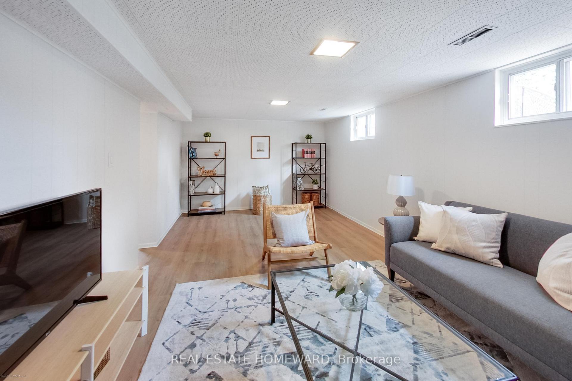 Photo 21 of 1 Bassett Avenue, Scarborough, Clairlea-Birchmount — HOMEH