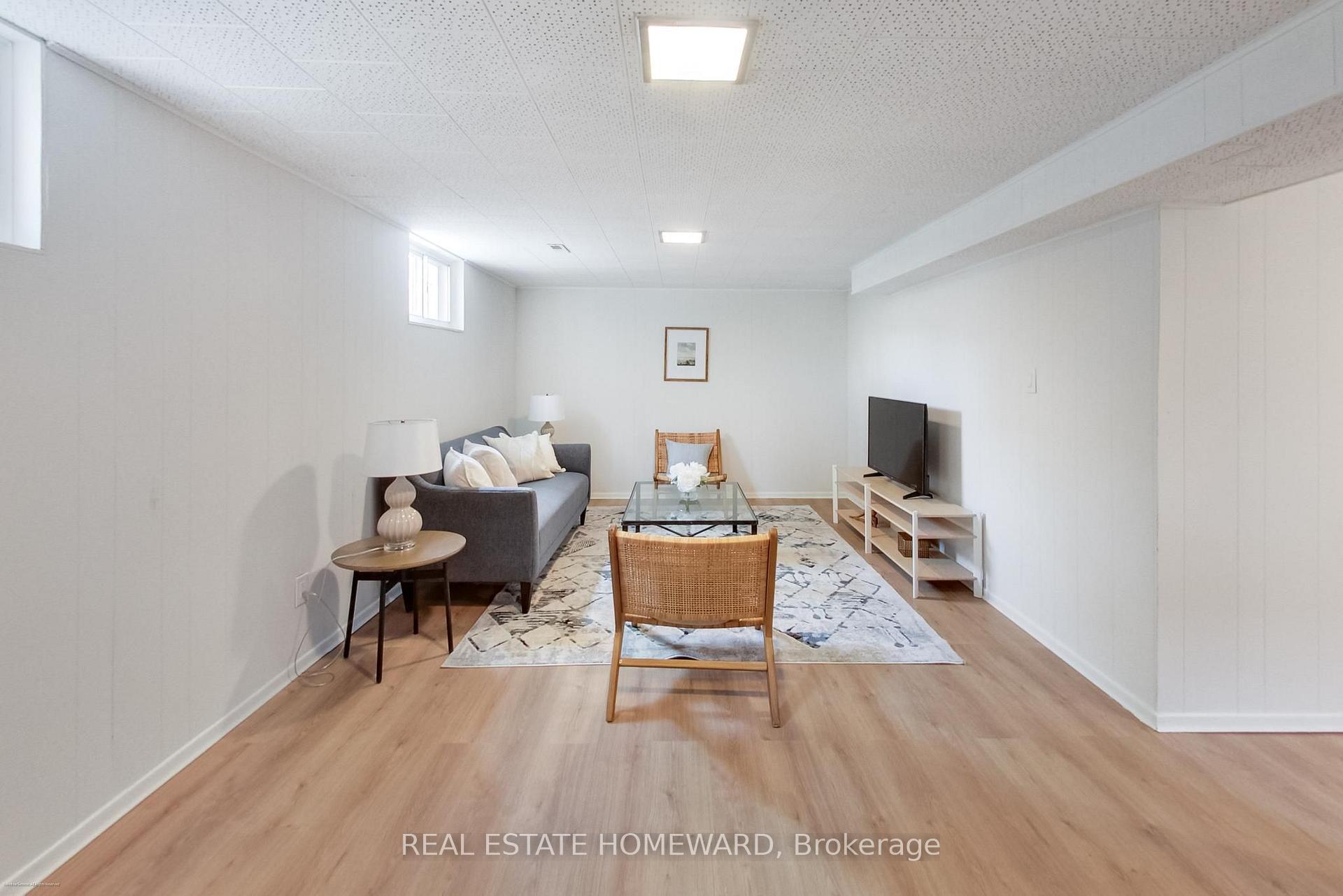 Photo 23 of 1 Bassett Avenue, Scarborough, Clairlea-Birchmount — HOMEH