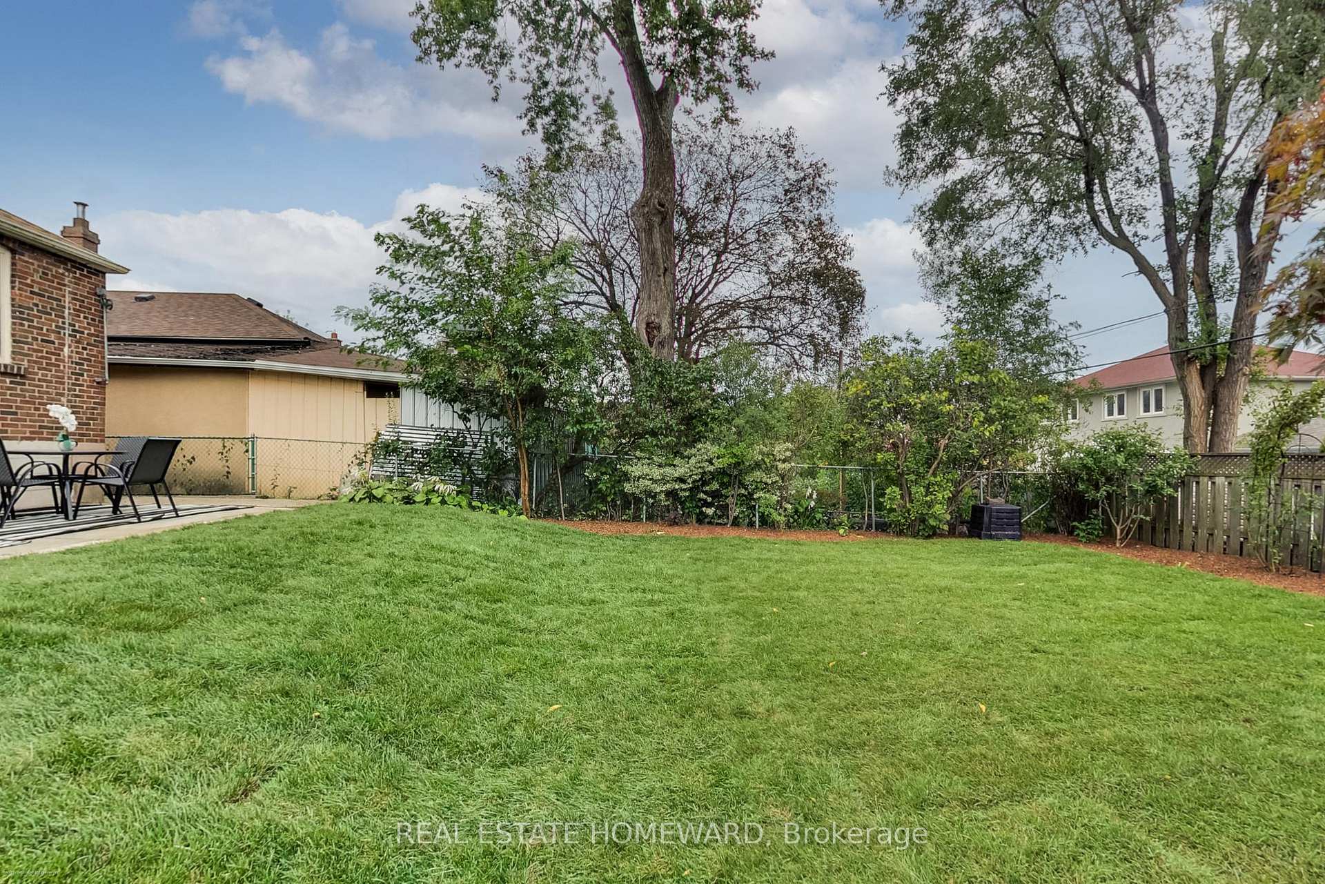 Photo 32 of 1 Bassett Avenue, Scarborough, Clairlea-Birchmount — HOMEH
