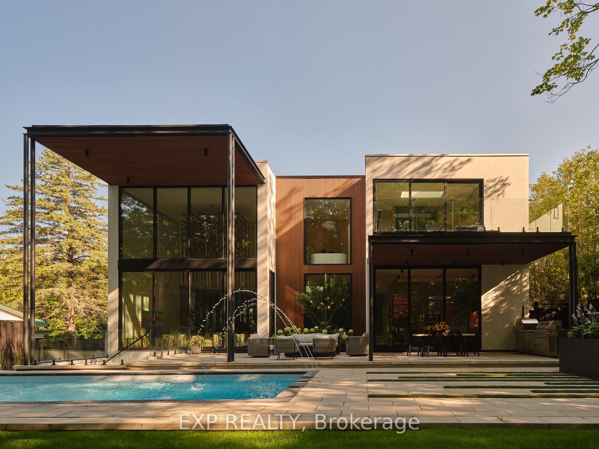 Photo 2 of 105 Park Crescent, Richmond Hill, Oak Ridges Lake Wilcox — HOMEH