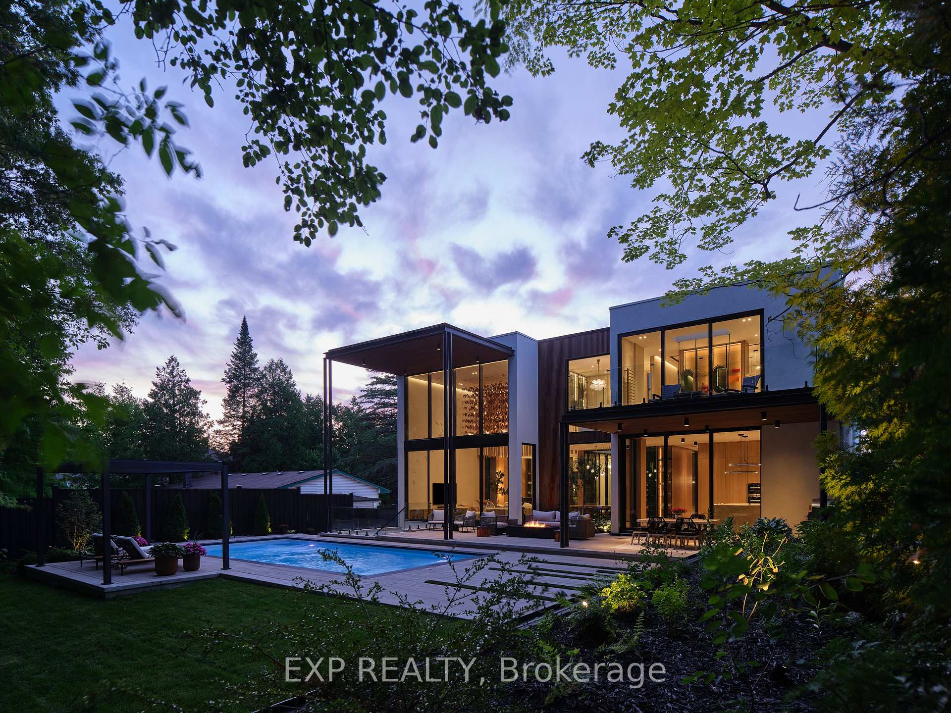 Photo 3 of 105 Park Crescent, Richmond Hill, Oak Ridges Lake Wilcox — HOMEH