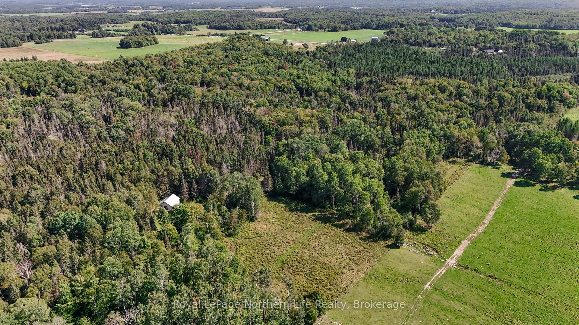 Photo 37 of 880 Memorial Park Drive E, Powassan — HOMEH