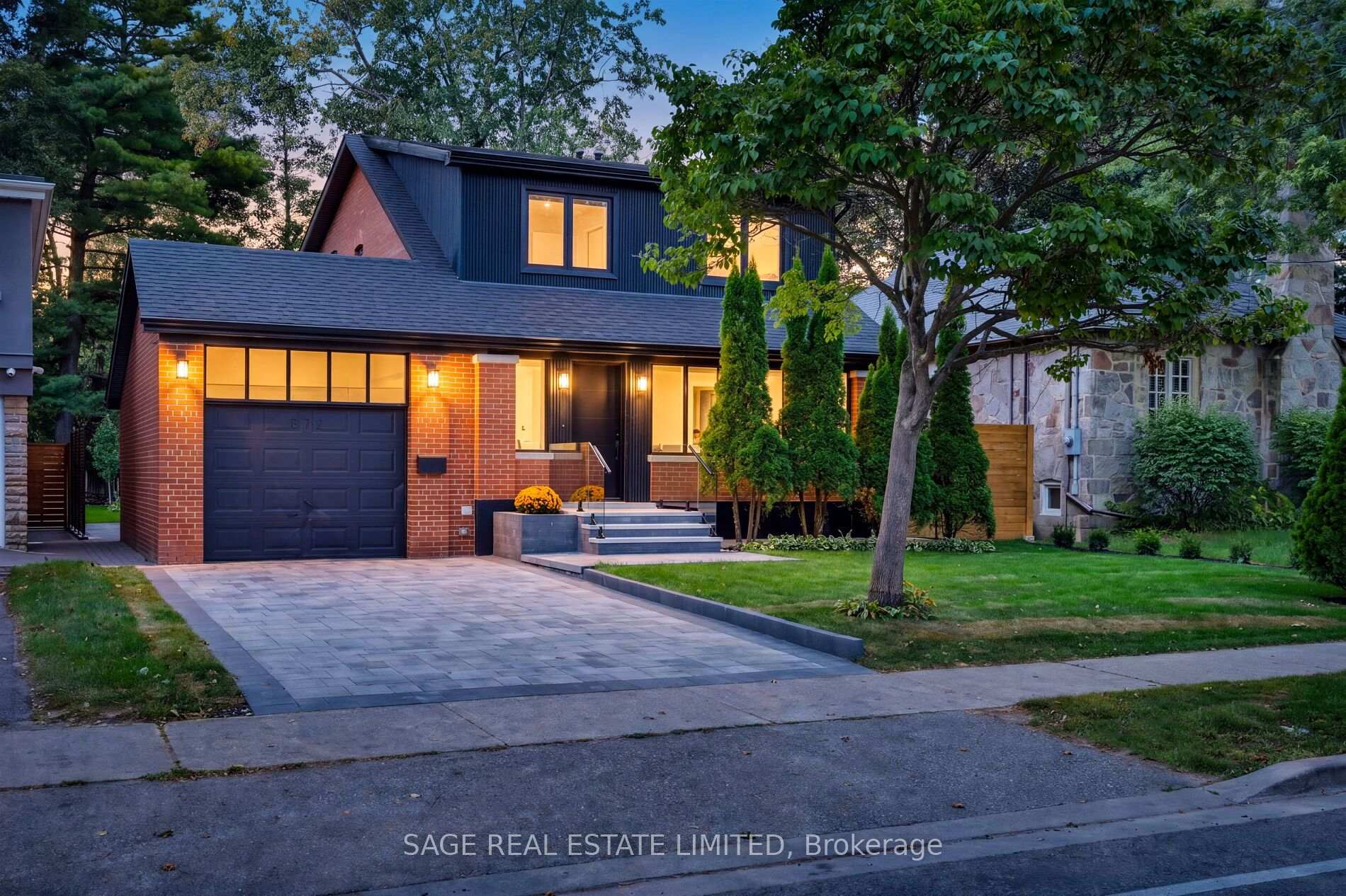 Photo of 872 Royal York Road