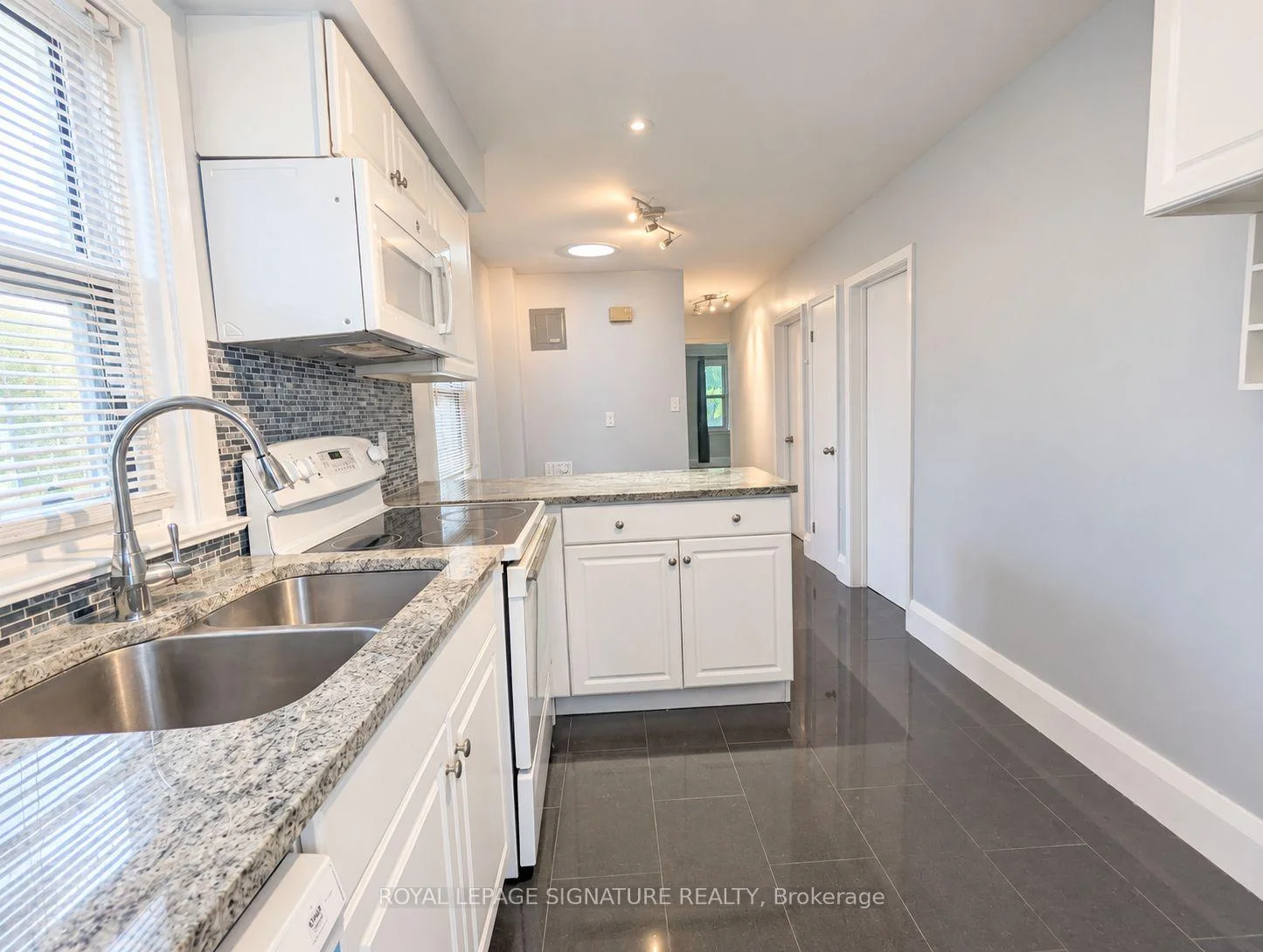 Photo 4 of Unit 3, 13 Wesley Street, Etobicoke, Mimico — HOMEH