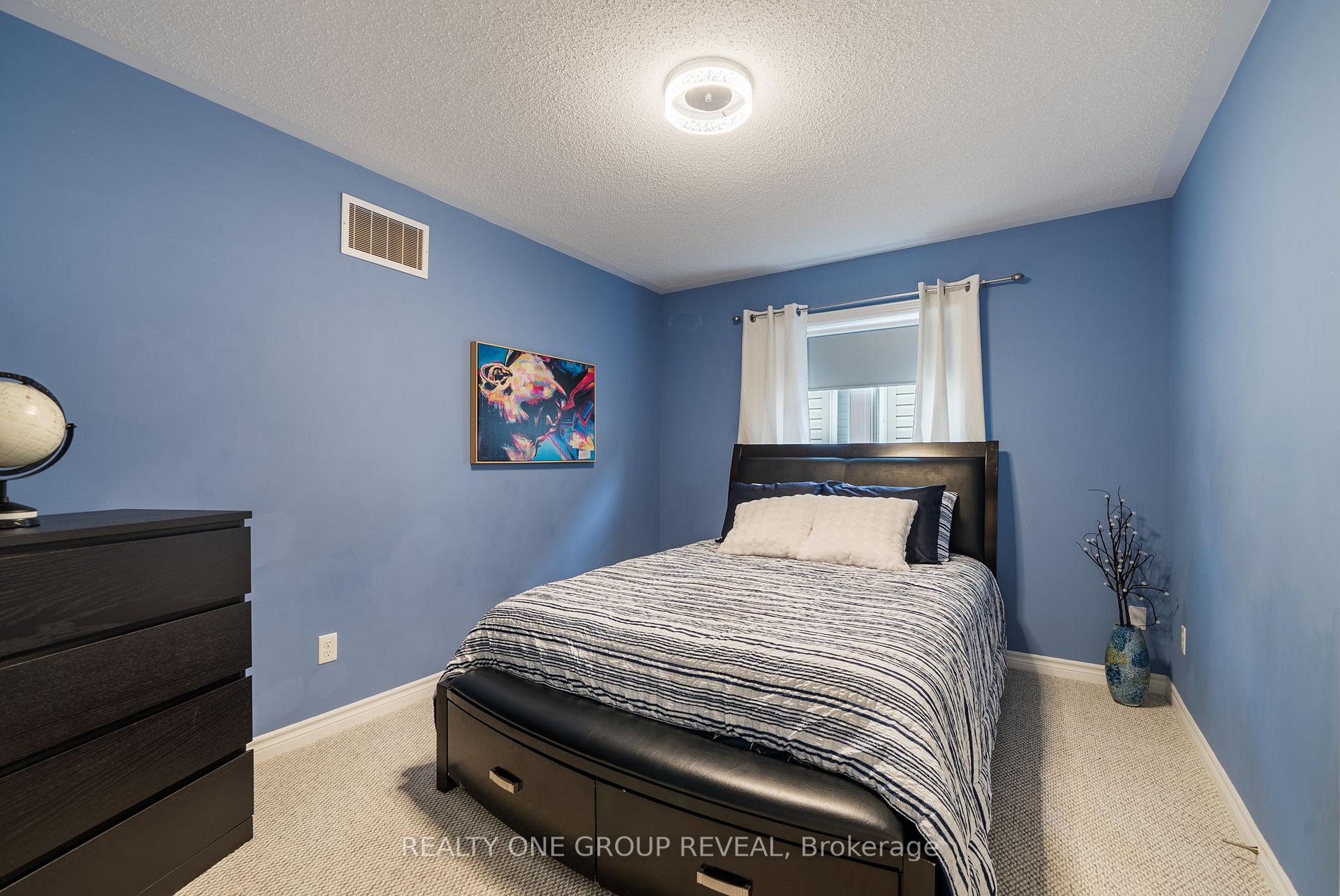 Photo 21 of 67 Buxton Lane, Clarington, Bowmanville — HOMEH