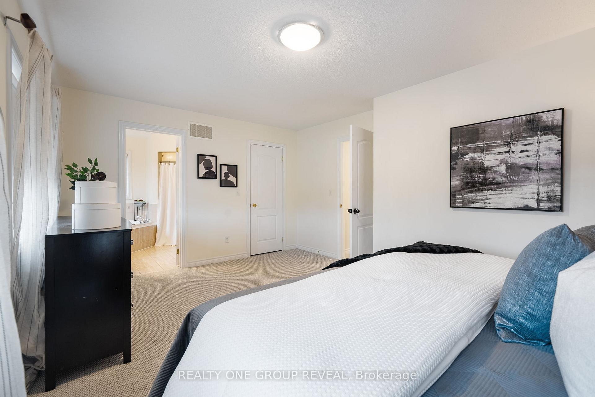 Photo 24 of 67 Buxton Lane, Clarington, Bowmanville — HOMEH