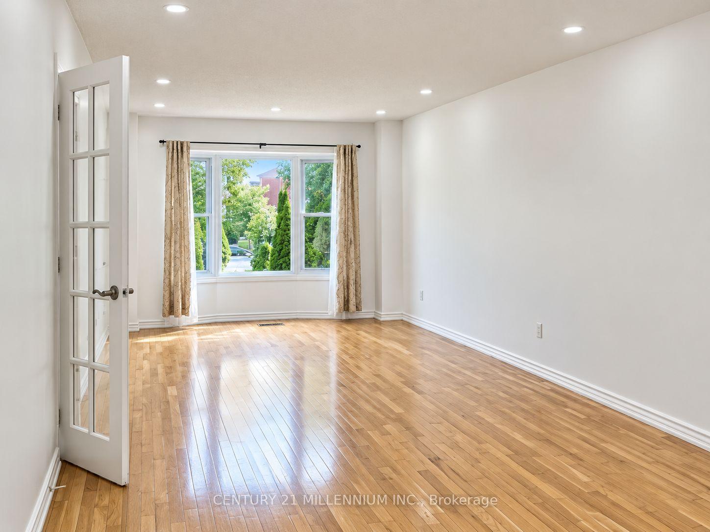 Photo 2 of 6 Carruthers Crescent, Barrie, Grove East — HOMEH